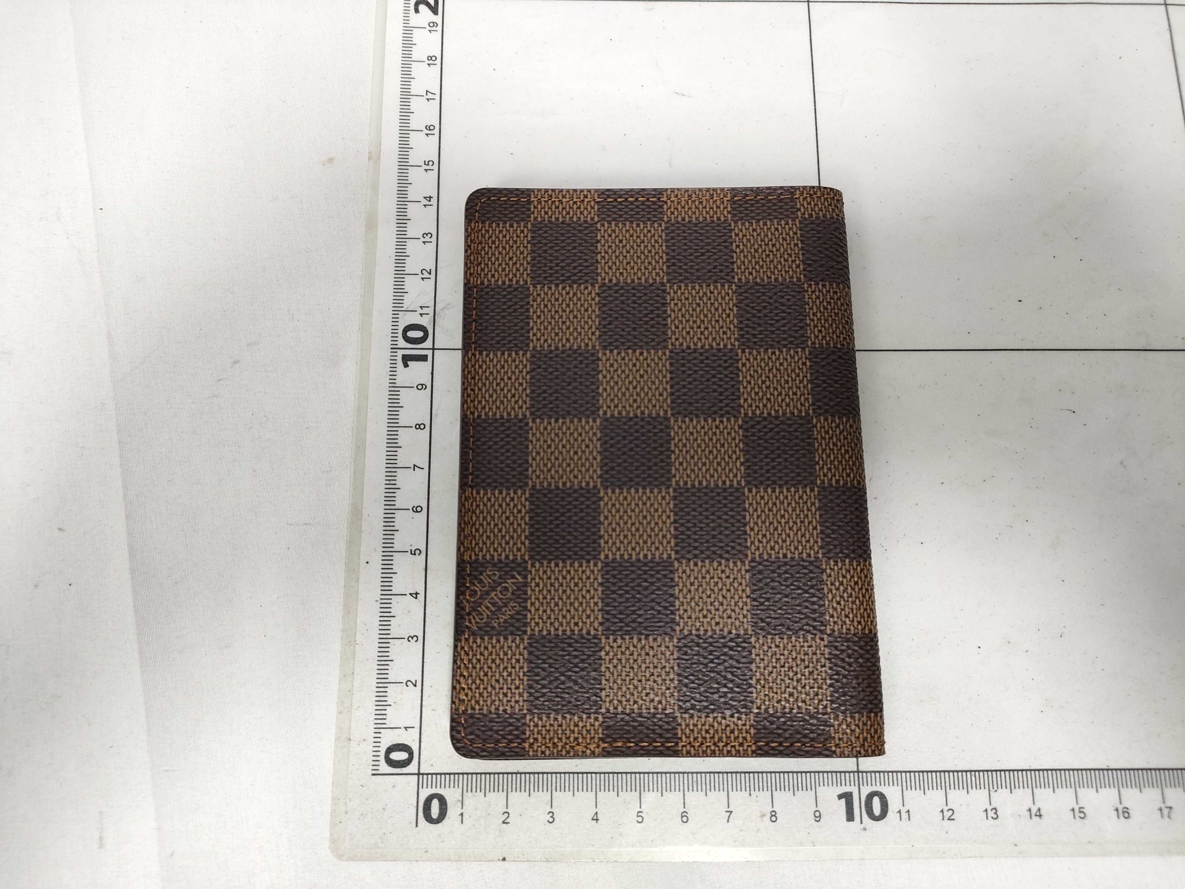 Damier Louis Vuitton Damier Couverture Passport Cover and other accessories — view 2