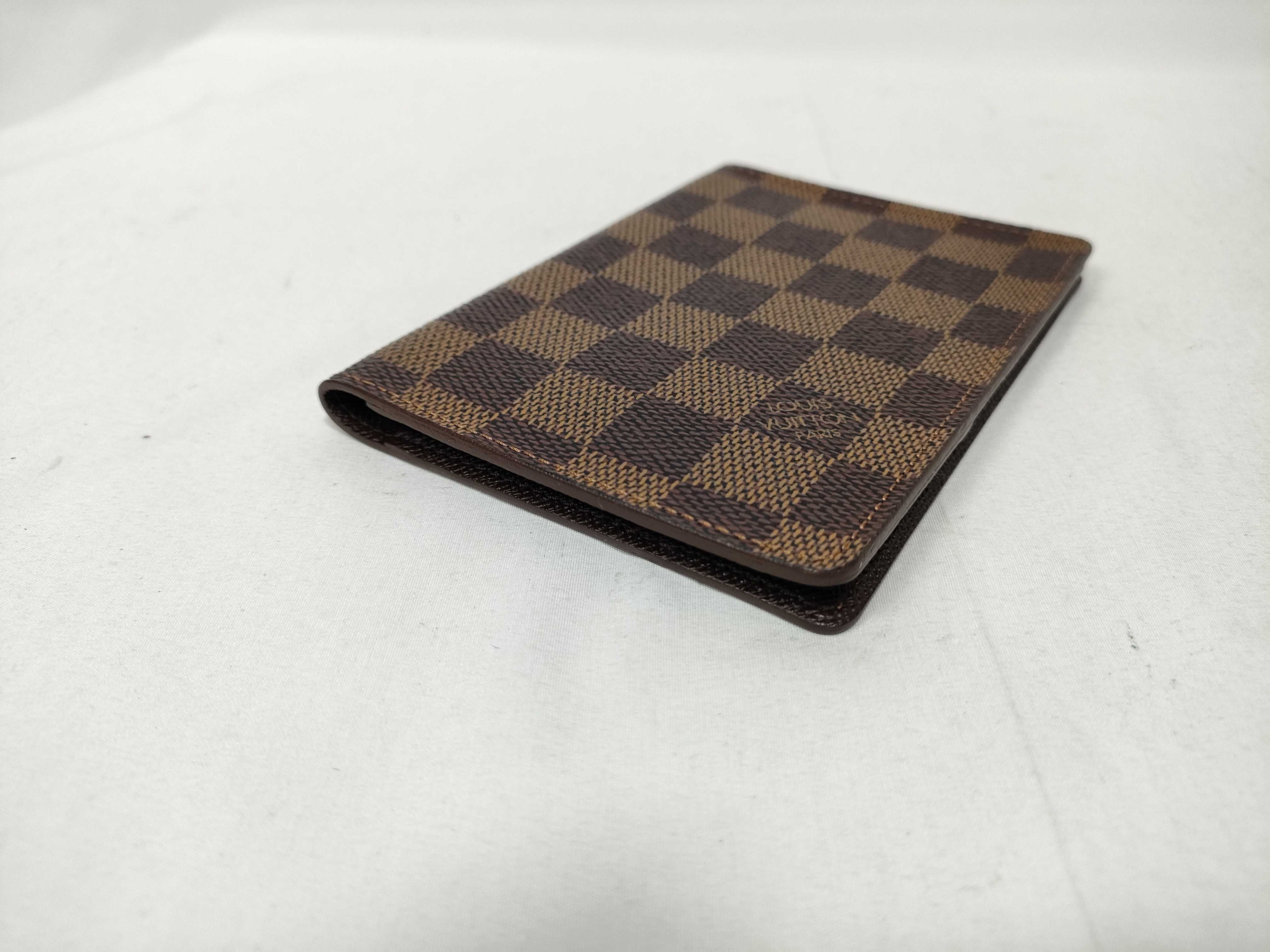 Damier Louis Vuitton Damier Couverture Passport Cover and other accessories — view 3