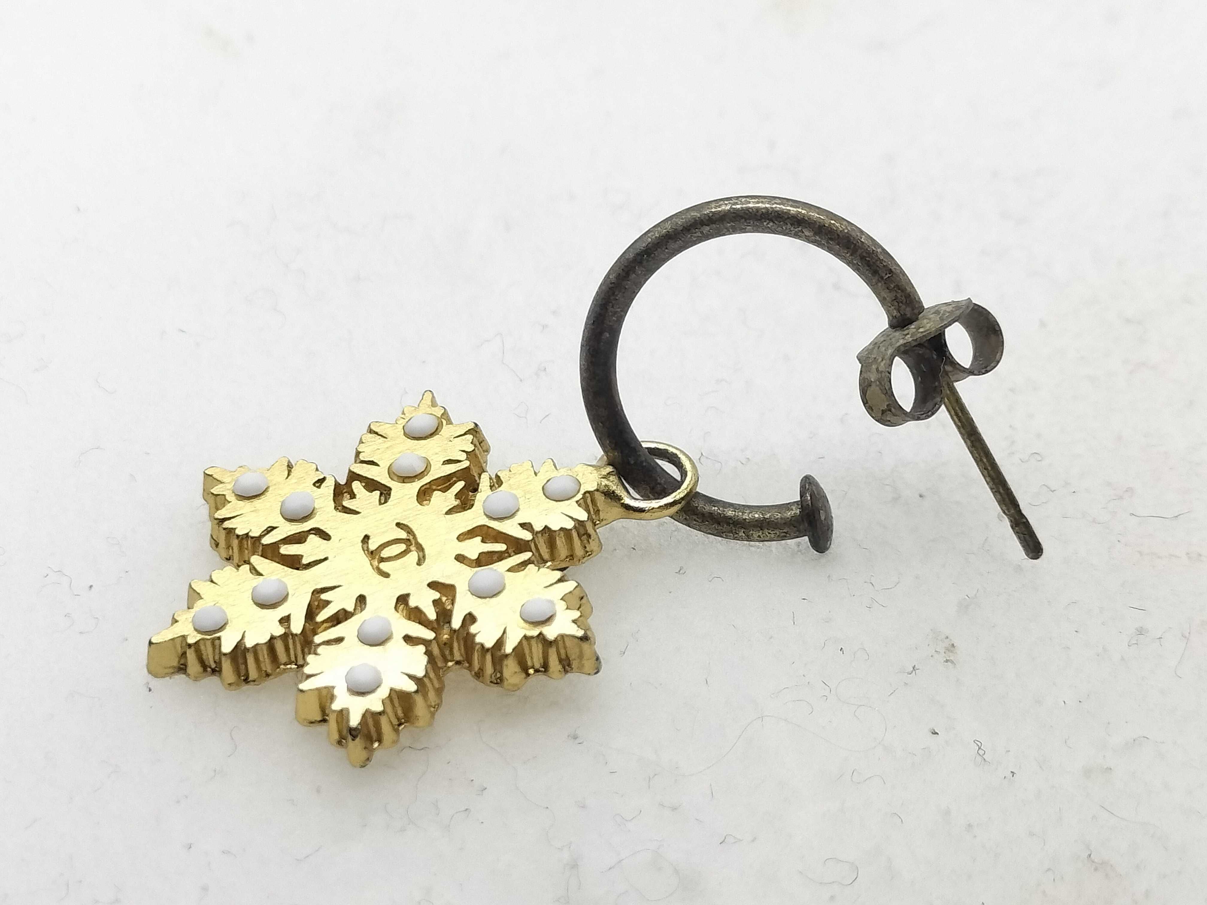 01A Snow Mark Earrings — view 5