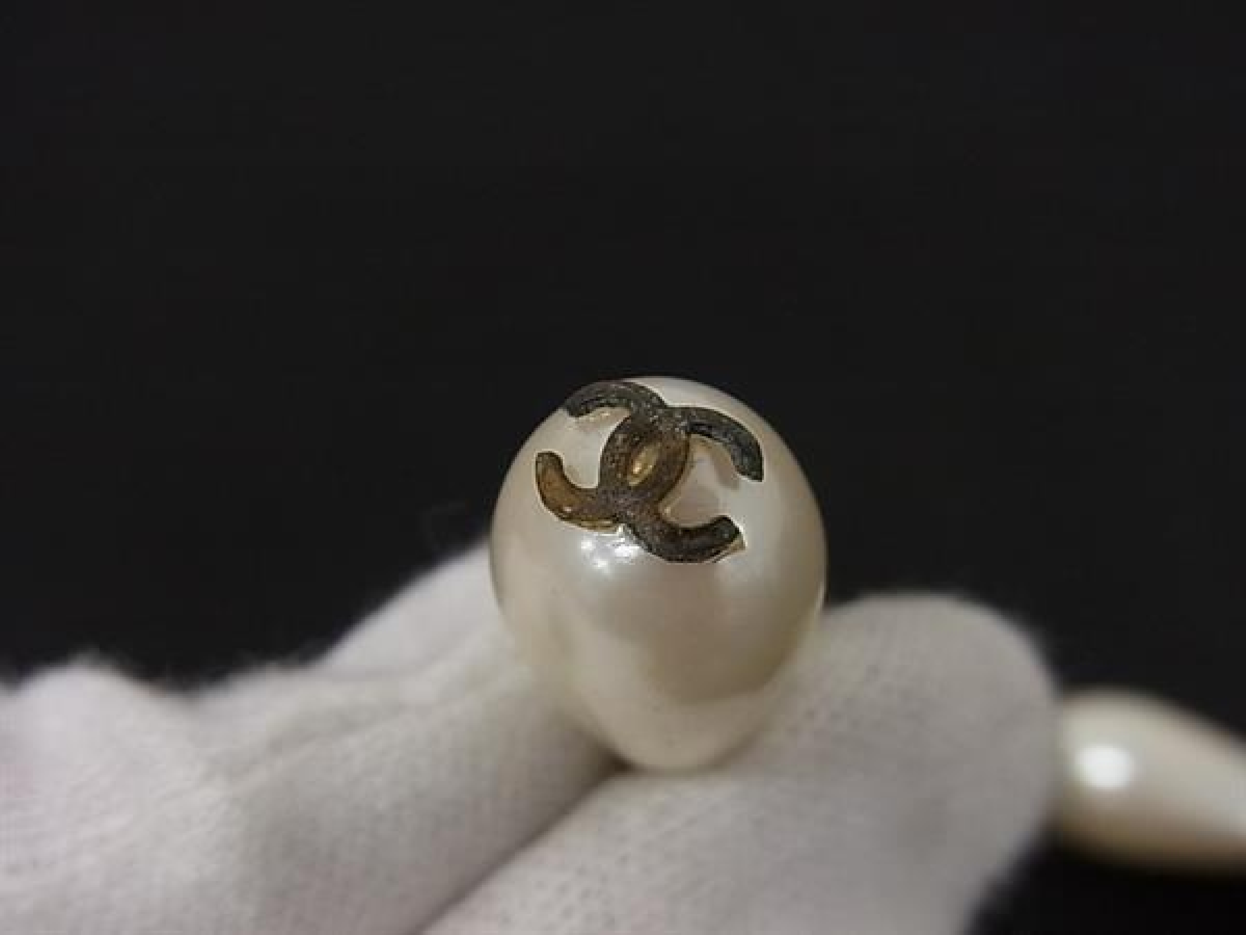 Vintage Cocomark 93 A Pearl Clip Earrings Accessories Ivory x Gold FS9994 Earrings — view 4