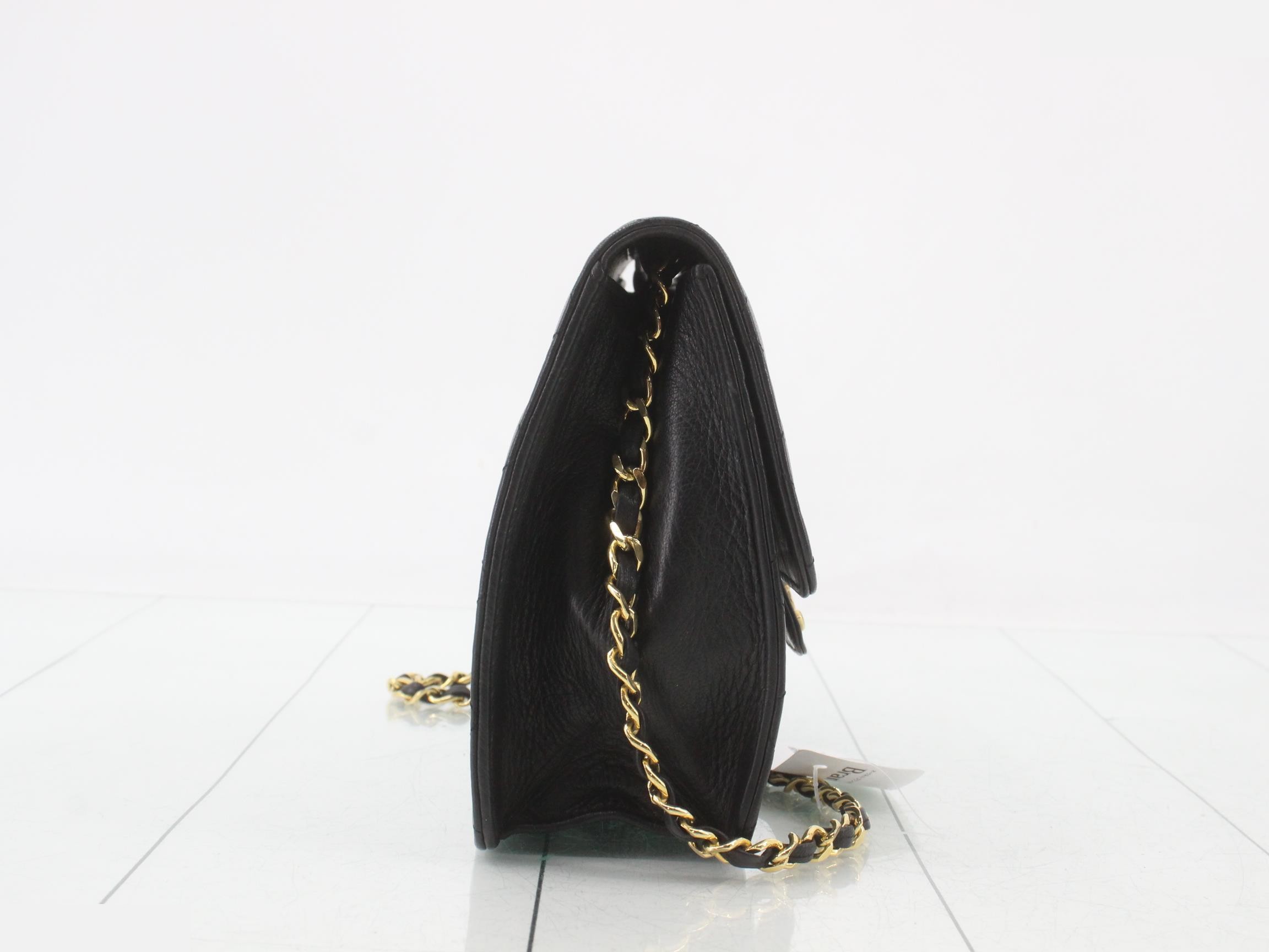 Matelassé (Bag) - Shoulder Bag - Push Lock — view 4