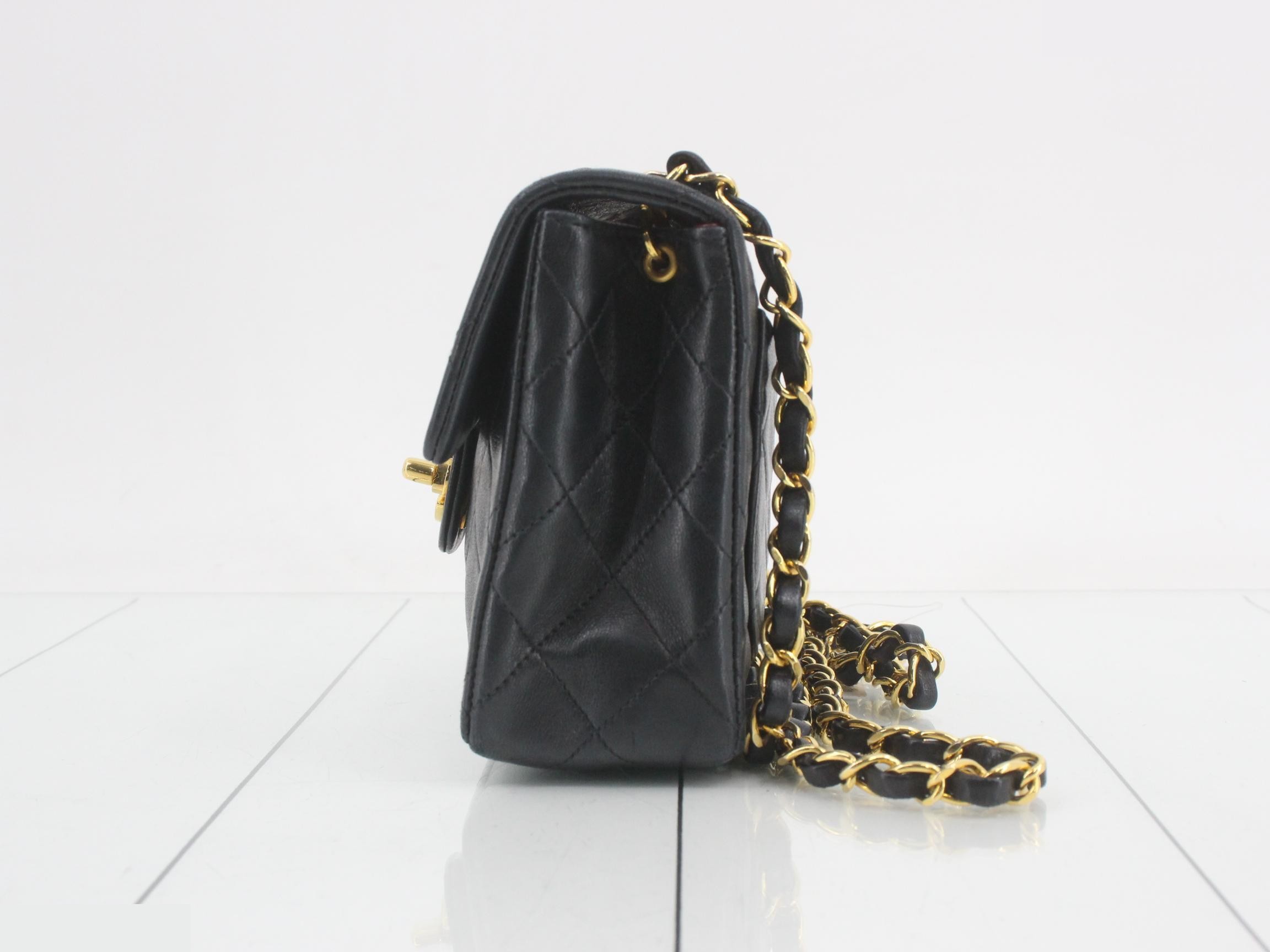 Matelassé (bag) - Chain shoulder bag, lambskin, turn-lock closure — view 3