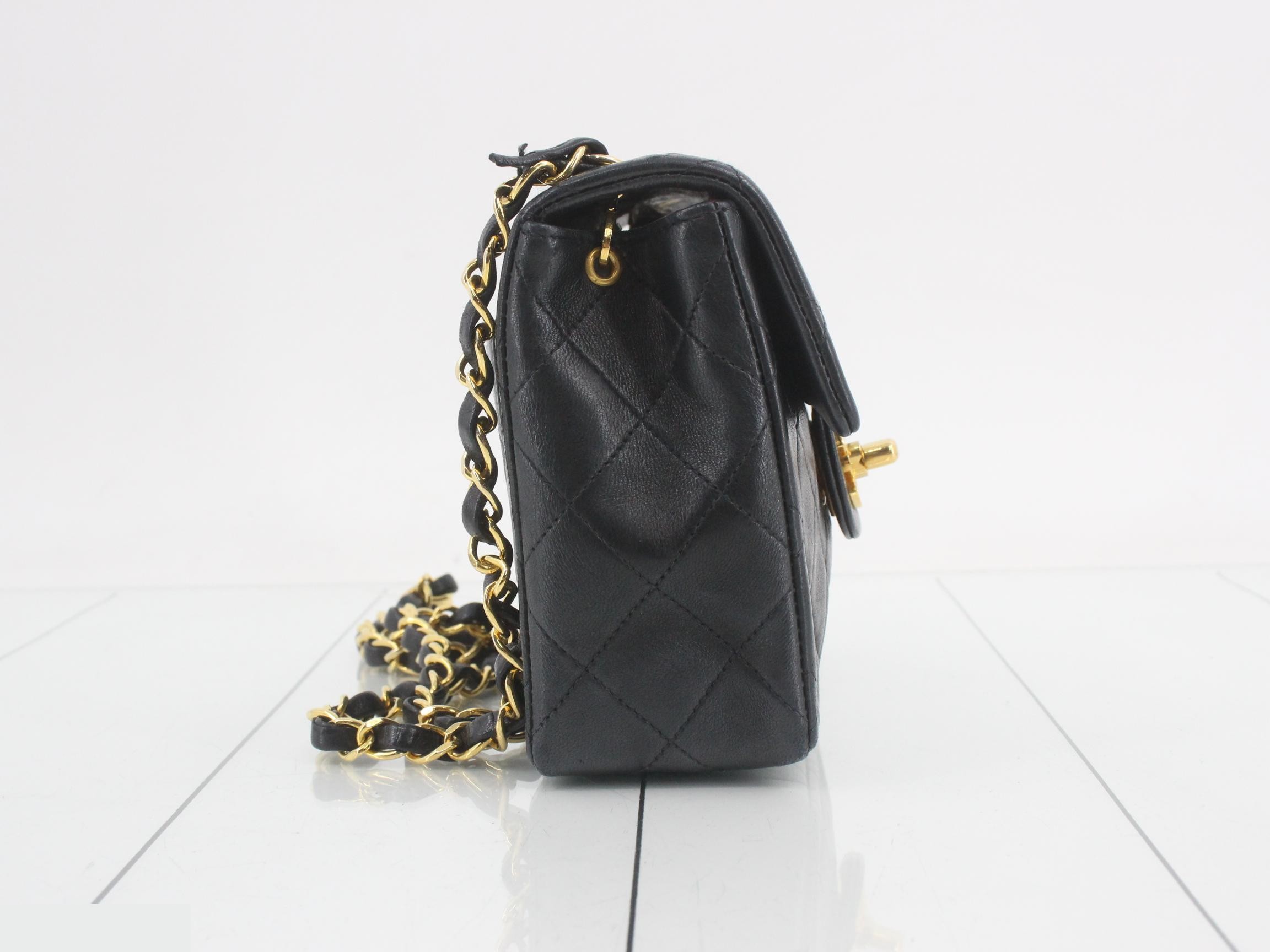 Matelassé (bag) - Chain shoulder bag, lambskin, turn-lock closure — view 4