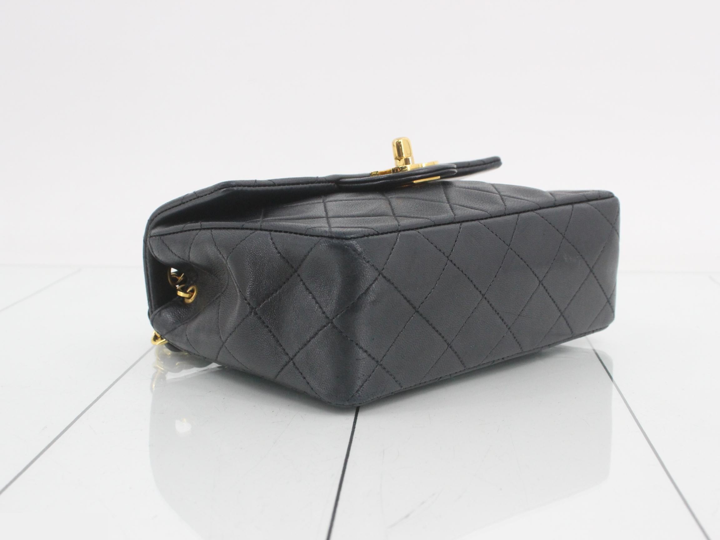 Matelassé (bag) - Chain shoulder bag, lambskin, turn-lock closure — view 5