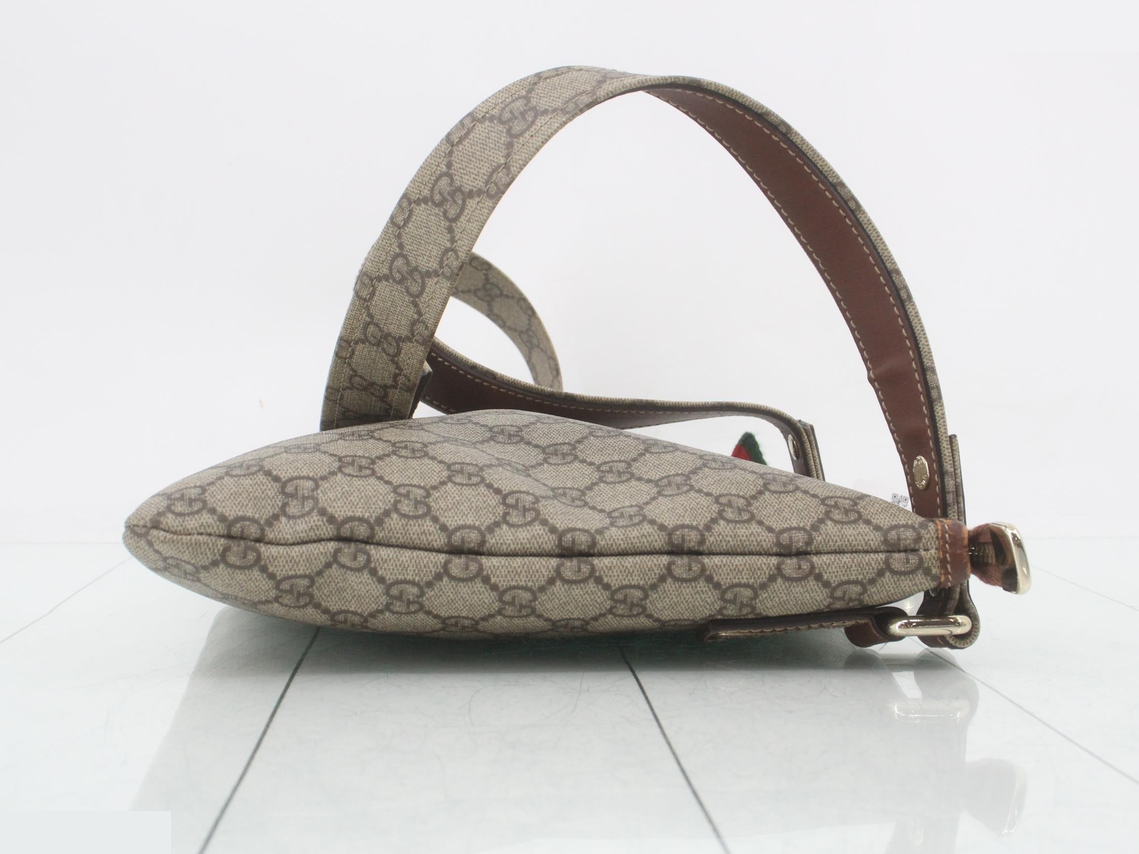 GG Supreme Shoulder Bag — view 3