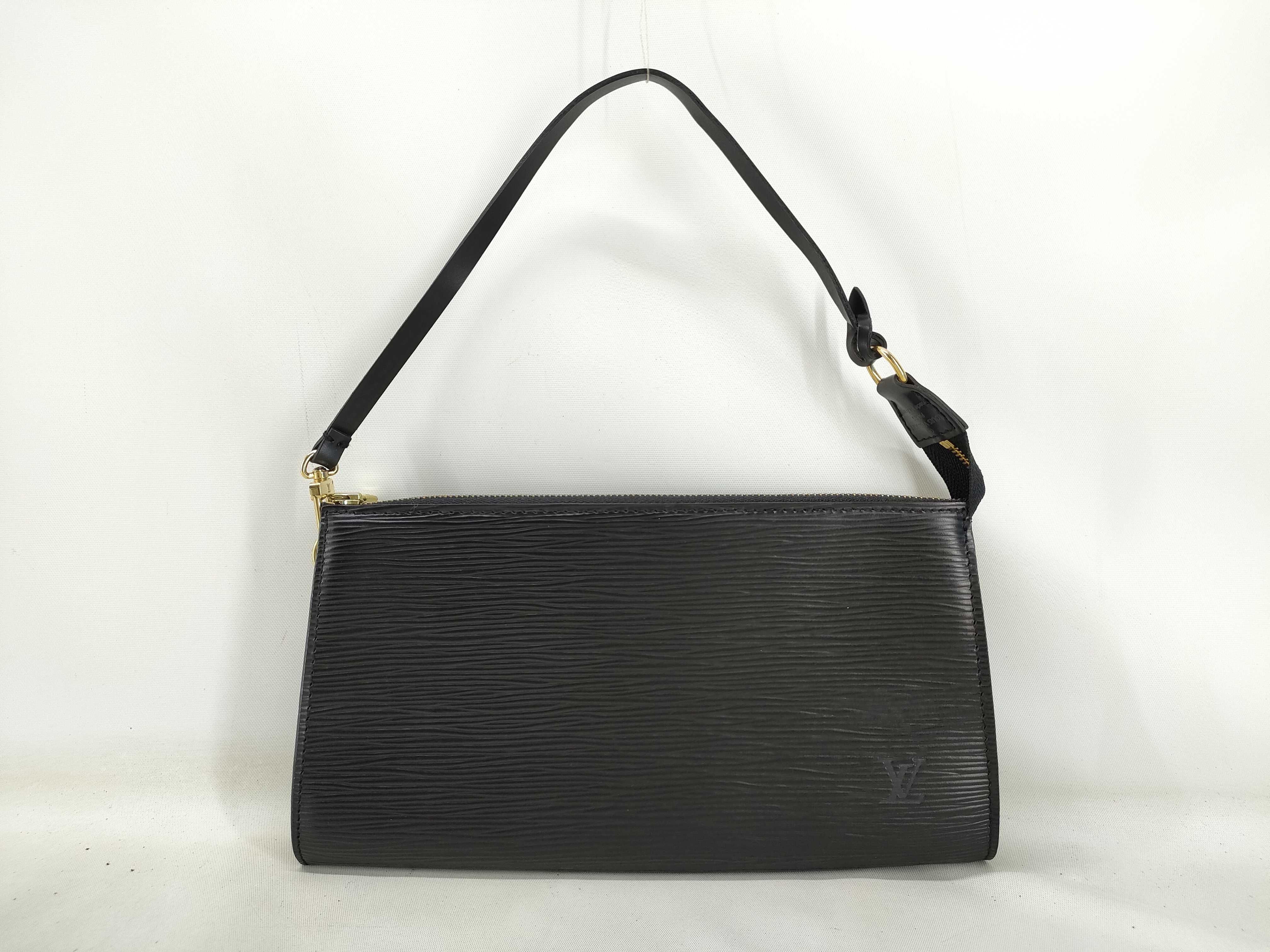 Epi Leather Pochette Accessoires Noir M52942 AR0999 Handbag