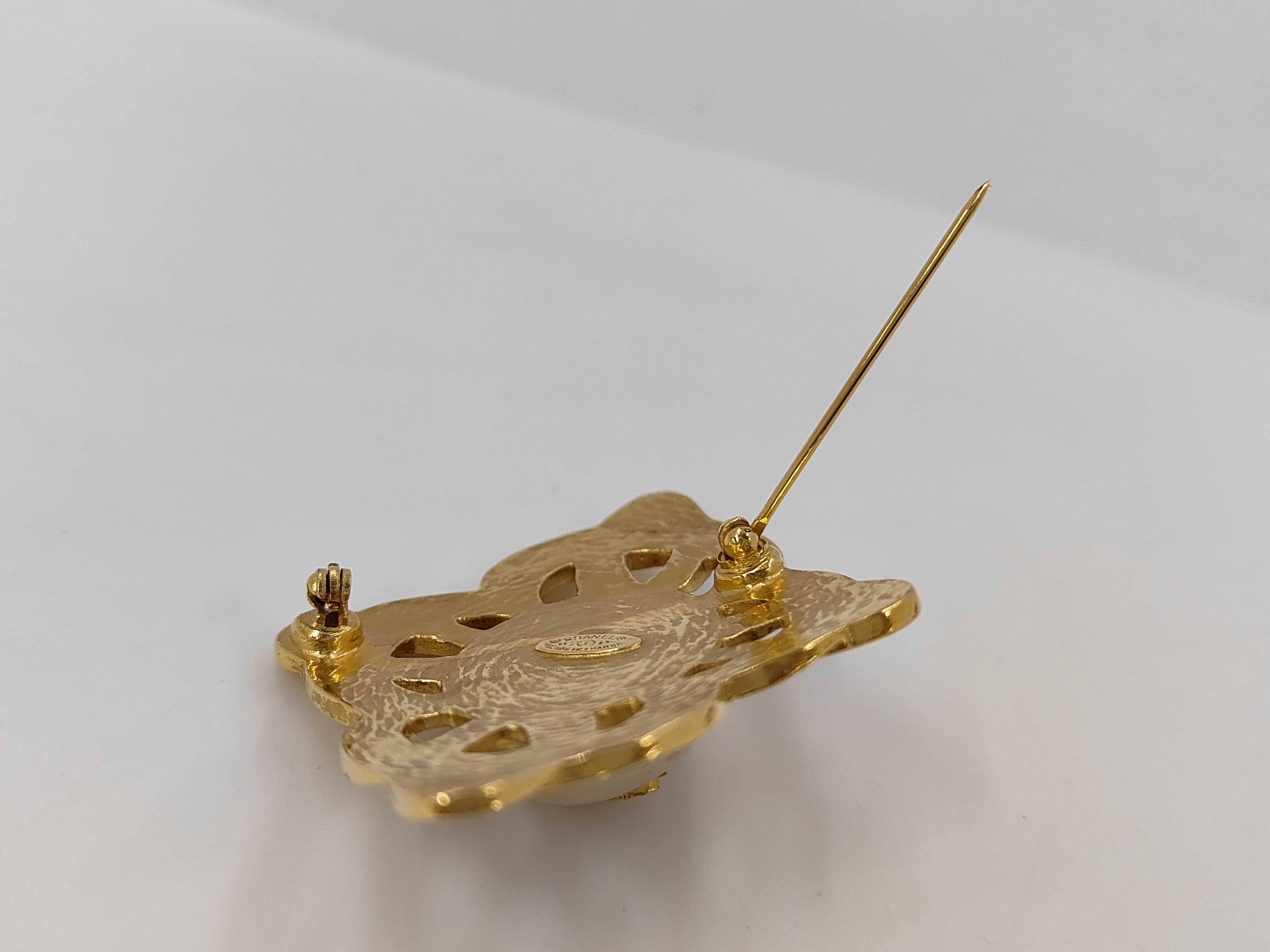 97P Brooch, Faux Pearl, Coco Mark Brooch — view 5