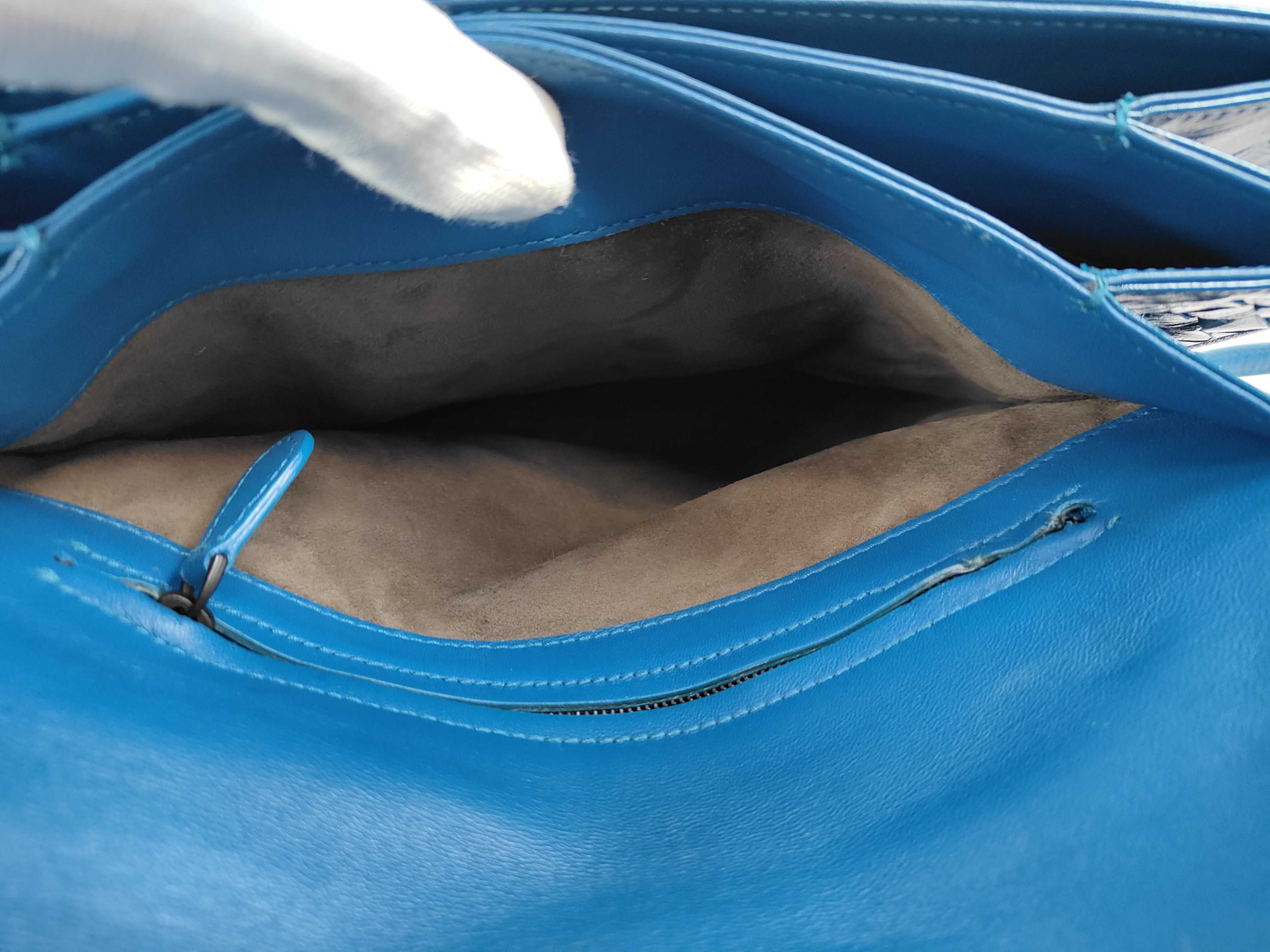 Intrecciato Leather Shoulder Bag — view 12
