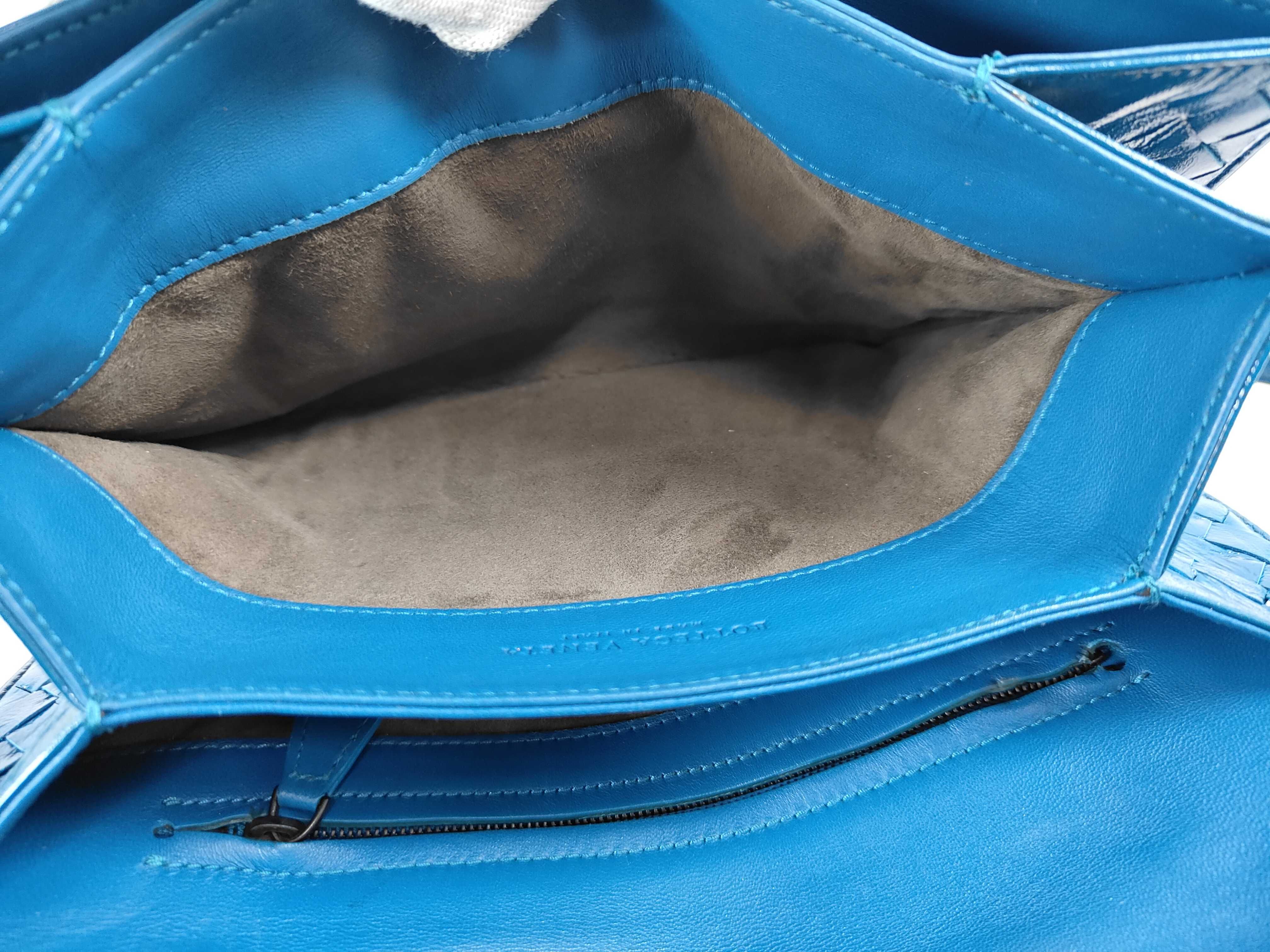 Intrecciato Leather Shoulder Bag — view 10