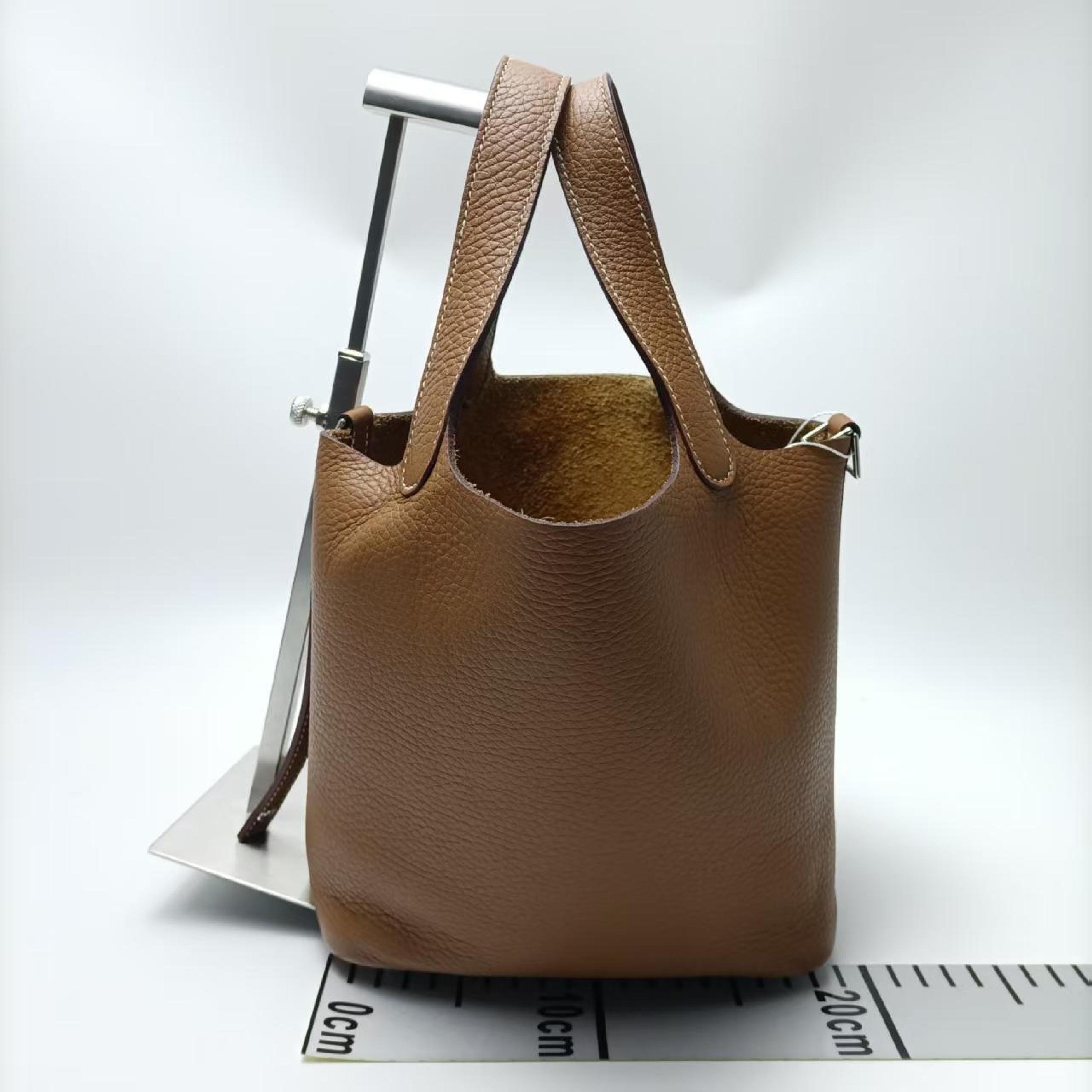 Picotan Cowhide Handbag Z-engraved Handbag