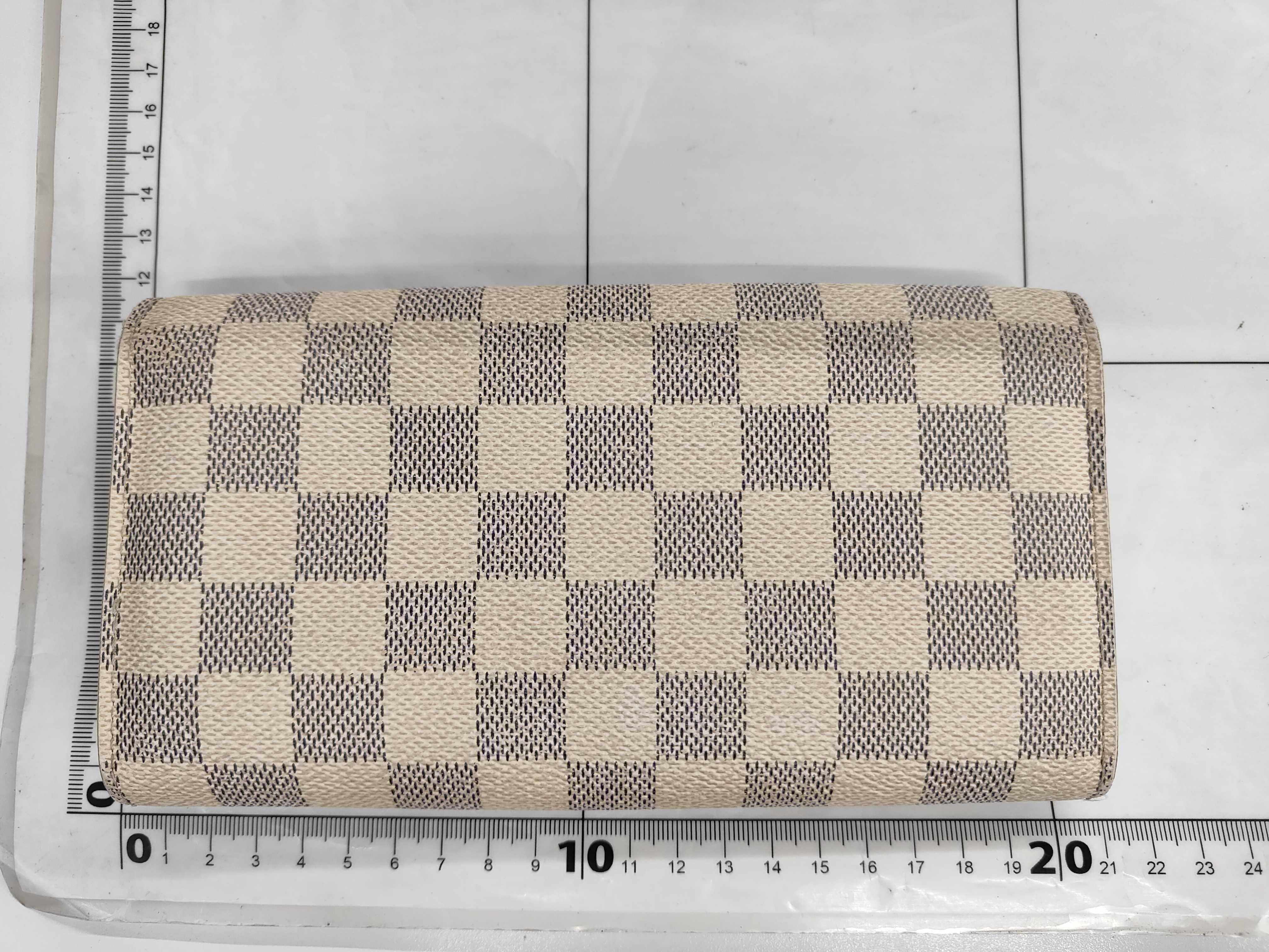 wallet — view 2
