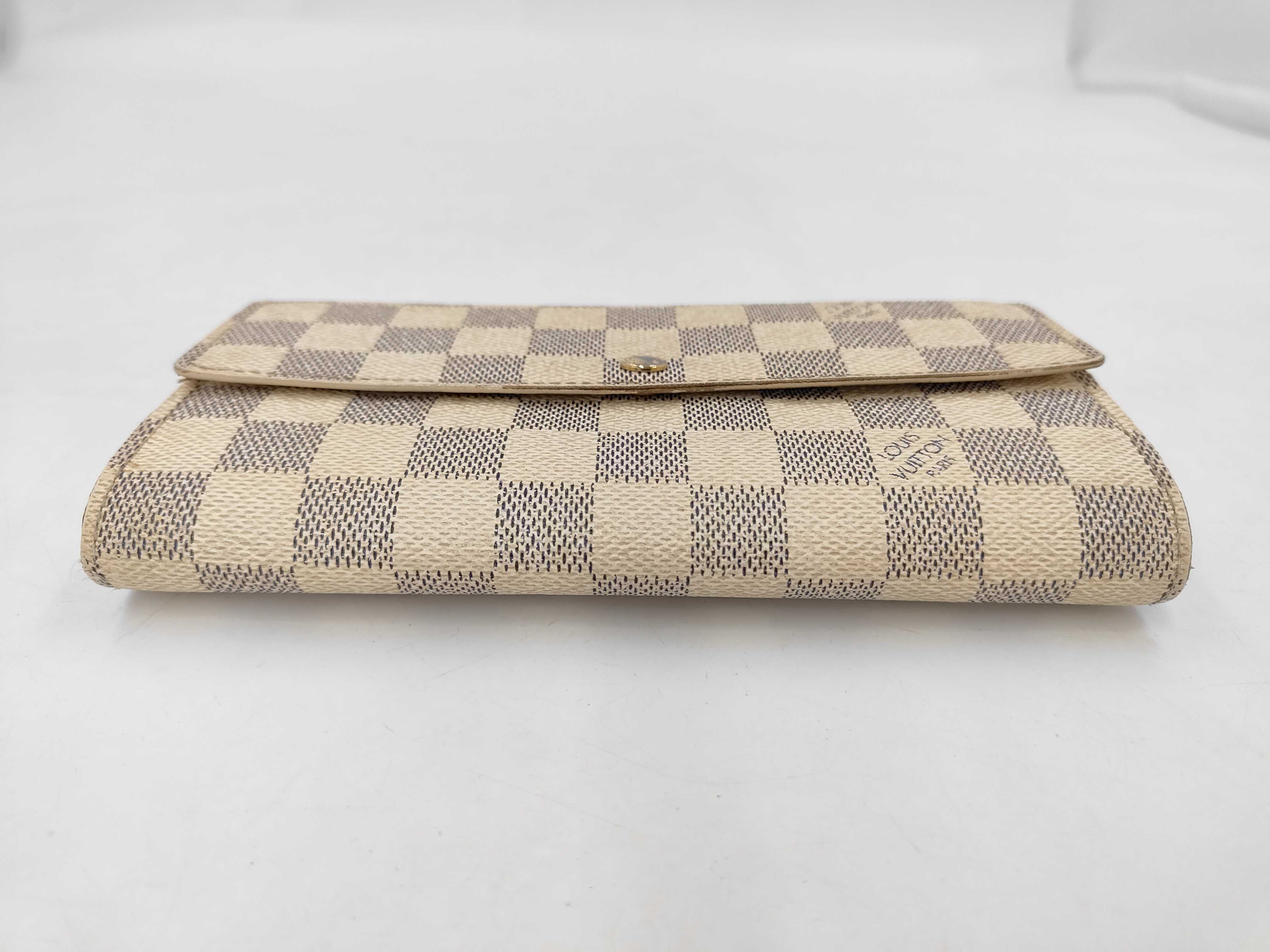 wallet — view 3