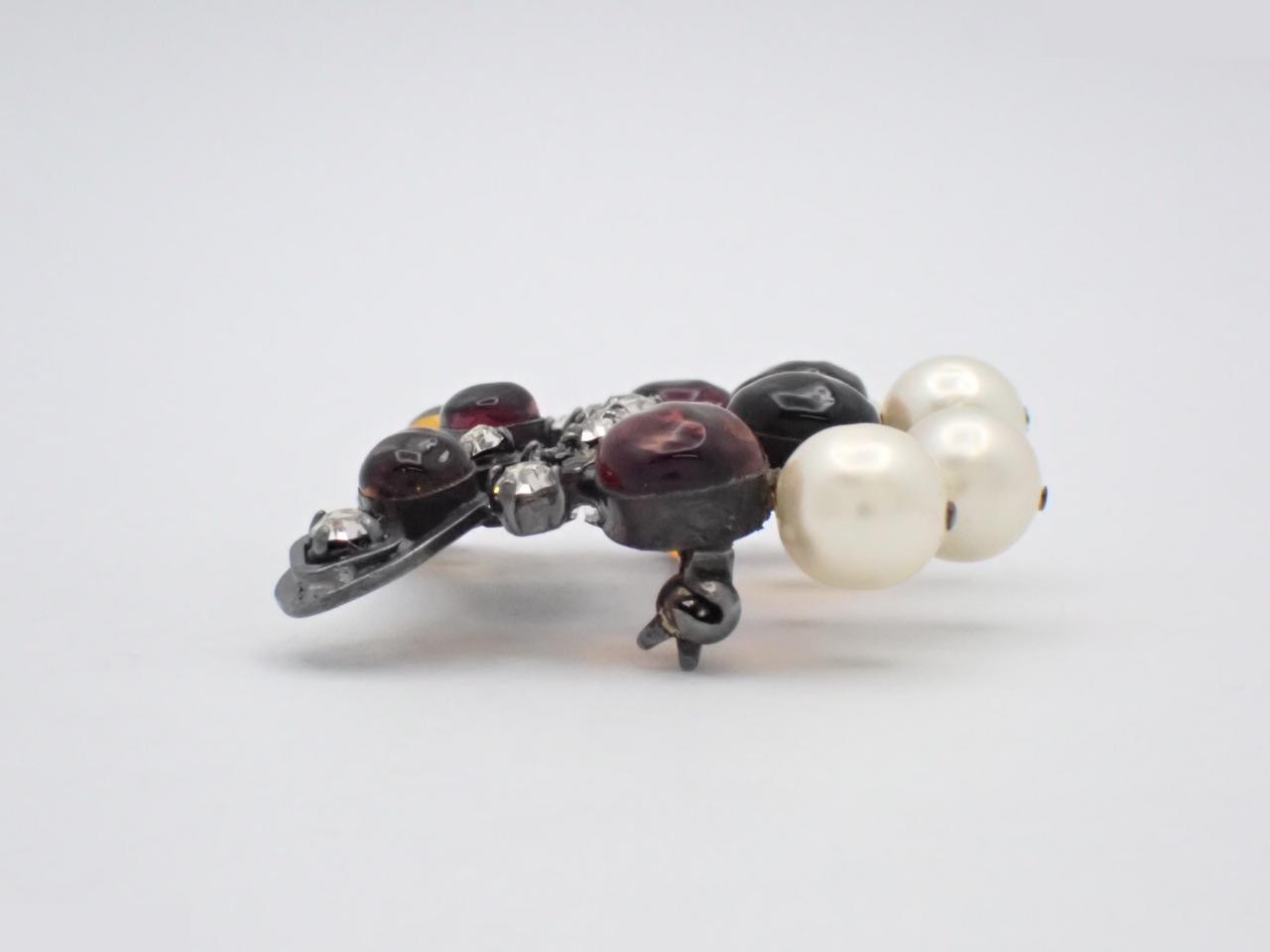 Gripoix Faux Pearl Brooch 94A — view 3