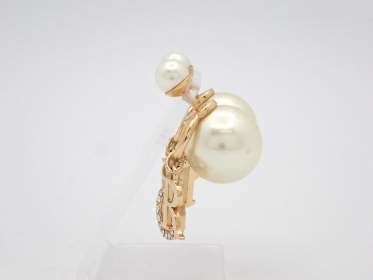 Gold earrings — view 3