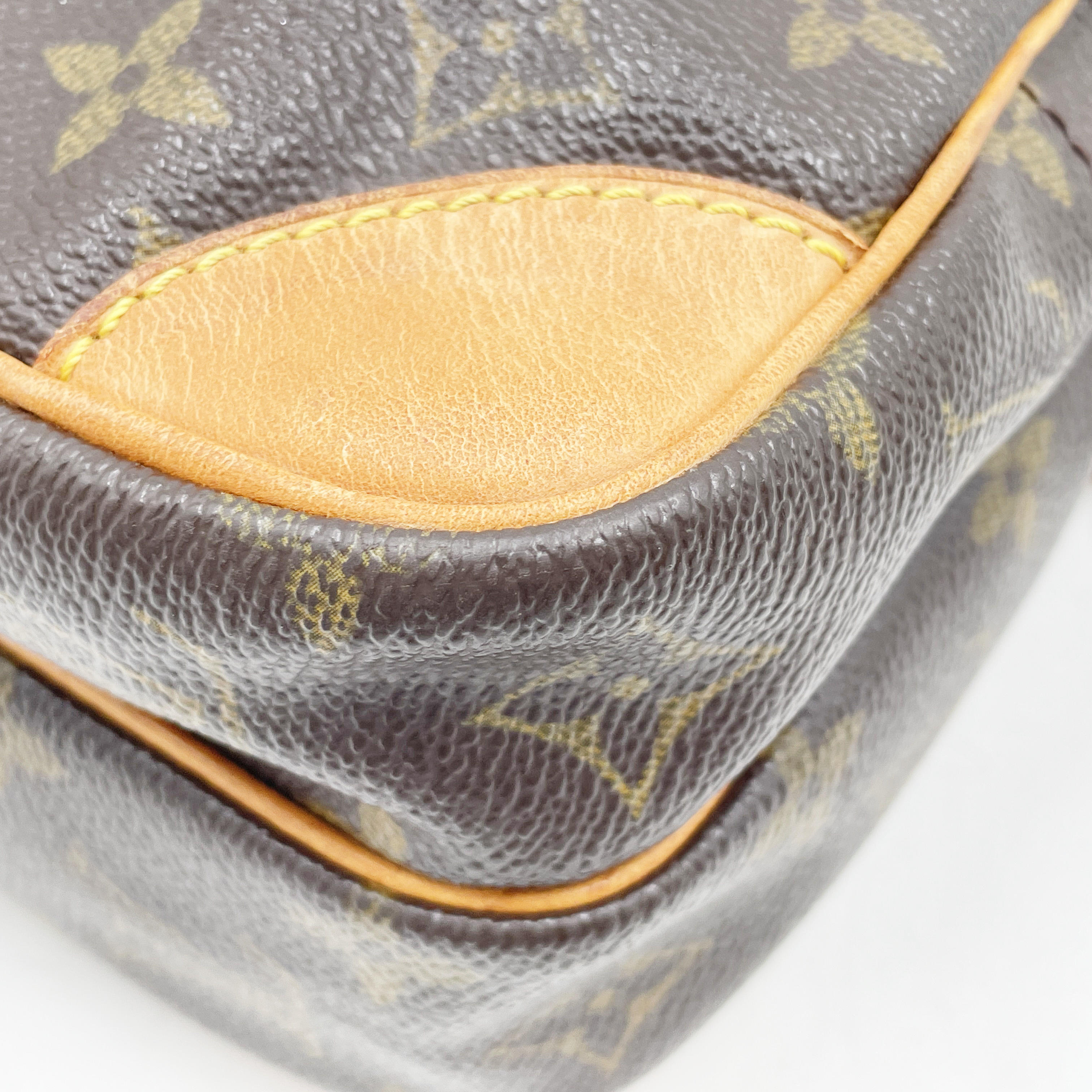 Amazon M45236 Monogram Shoulder Bag — view 5