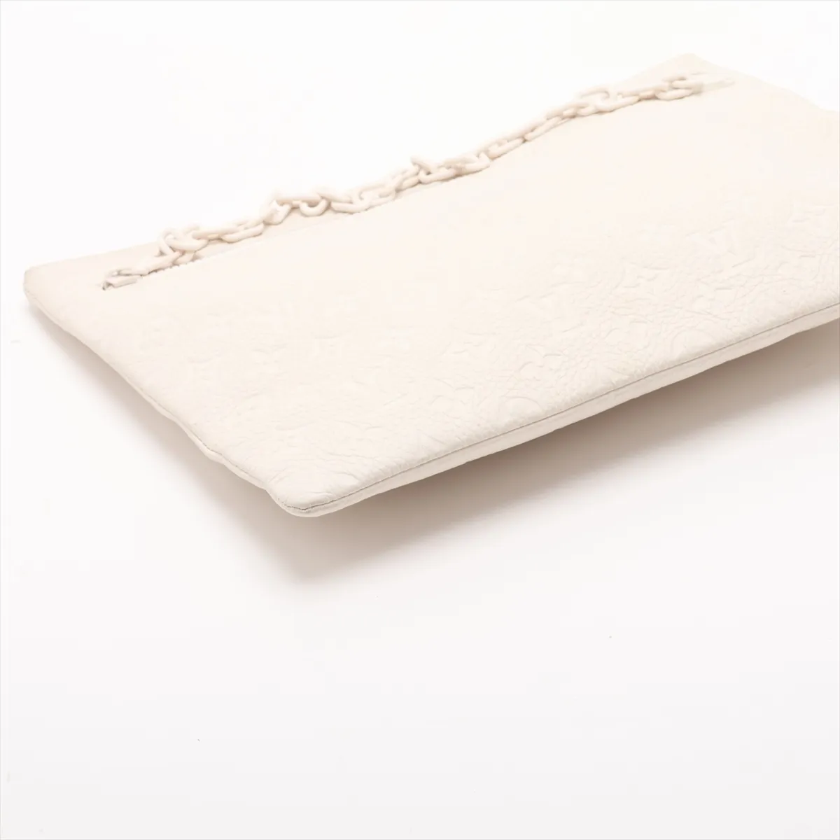Taurillon Monogram Pochette A4 M67462 UB5118 White — view 4