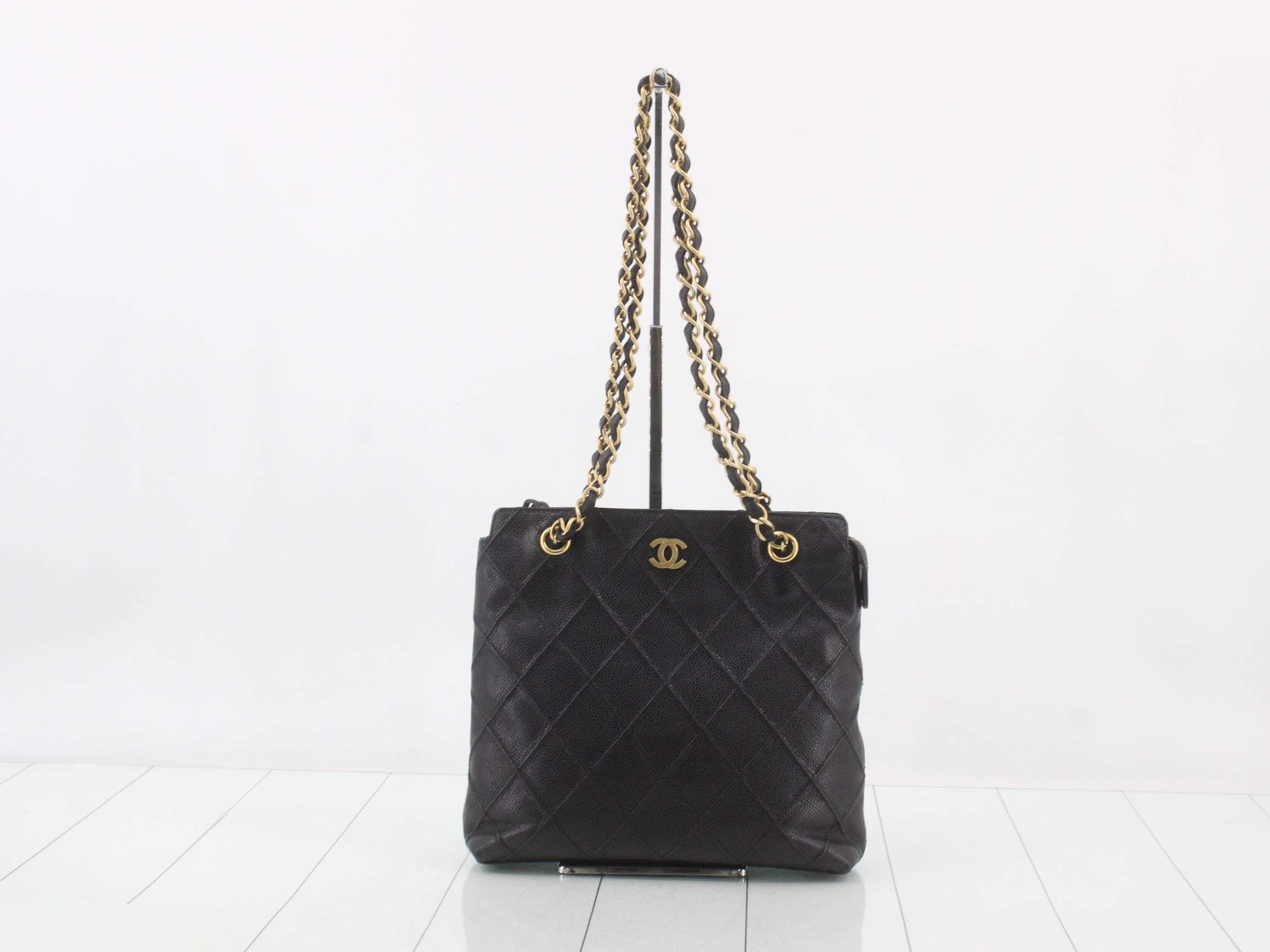 Shoulder bag, caviar leather, item number 6.