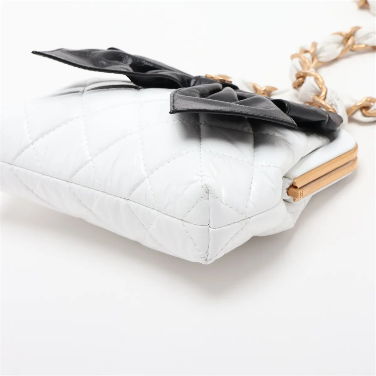 Matelassé Patent Leather Chain Shoulder Bag, Clasp Closure, Ribbon, White x Black, Gold Hardware, CN33GCX6, Random Serial Number — view 3