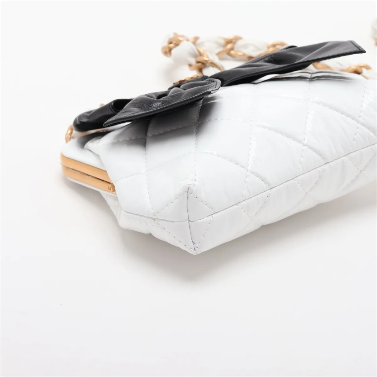 Matelassé Patent Leather Chain Shoulder Bag, Clasp Closure, Ribbon, White x Black, Gold Hardware, CN33GCX6, Random Serial Number — view 4