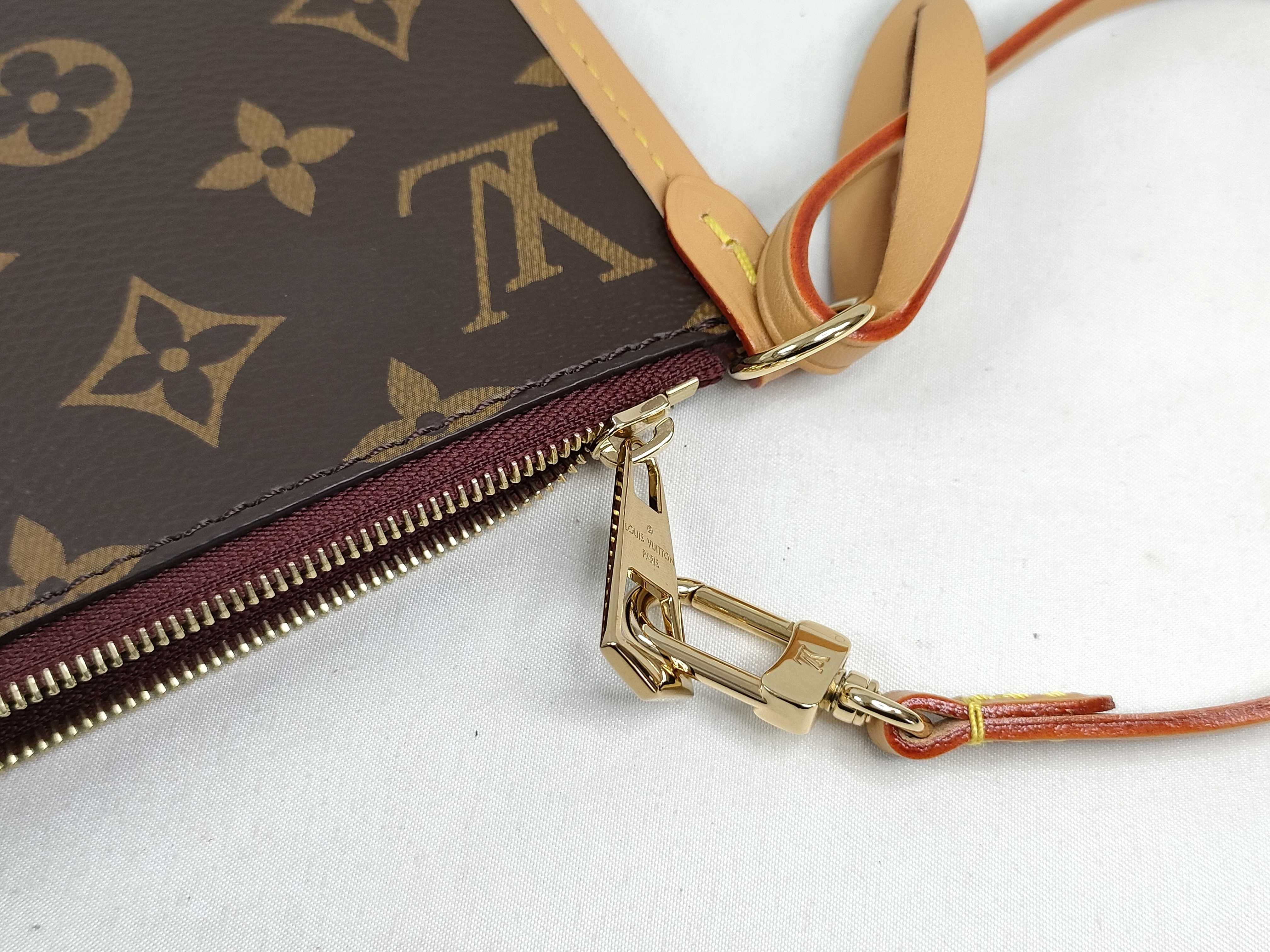 Monogram Louis Vuitton Carryall Attached Pouch — view 12
