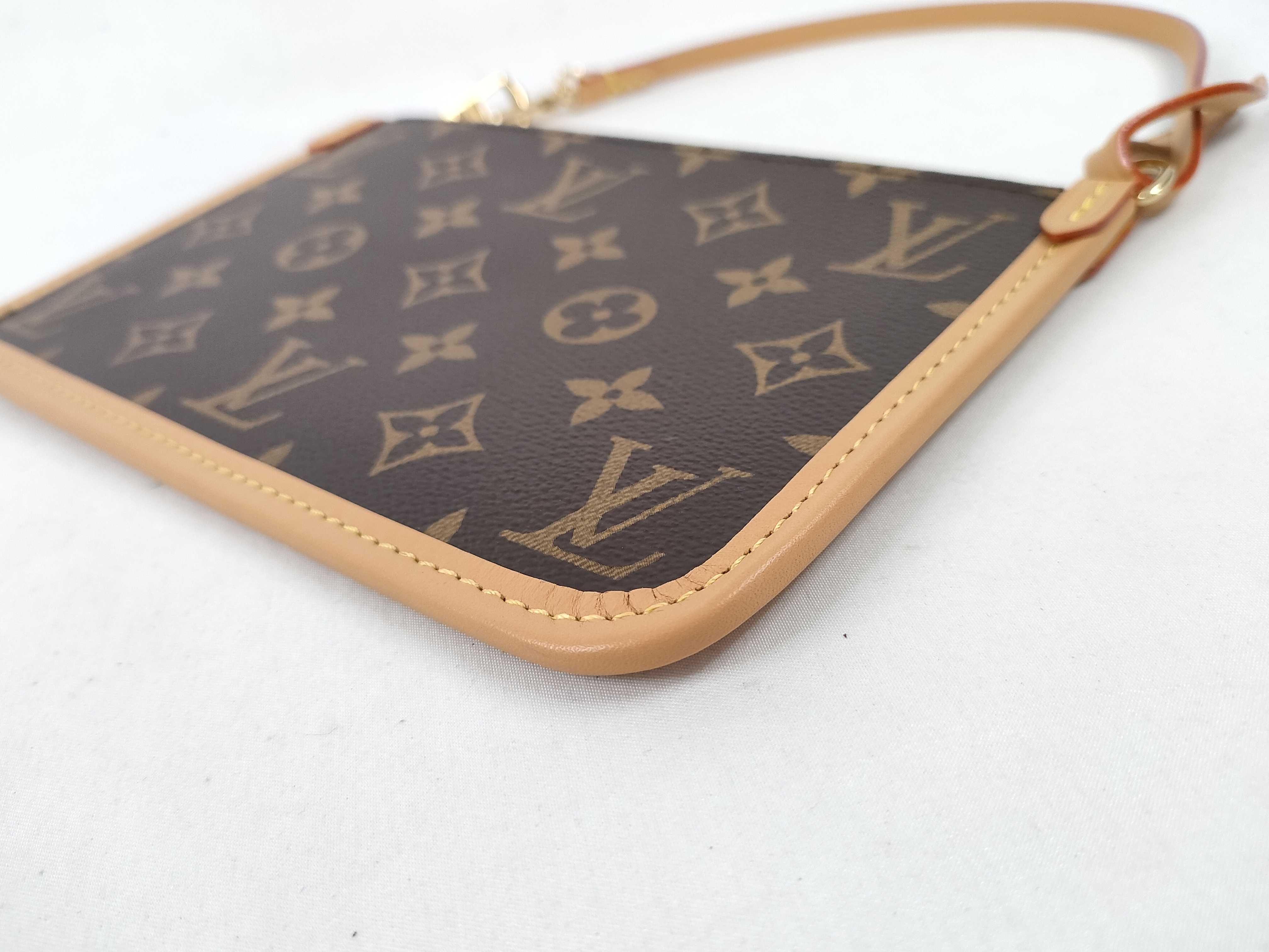 Monogram Louis Vuitton Carryall Attached Pouch — view 6