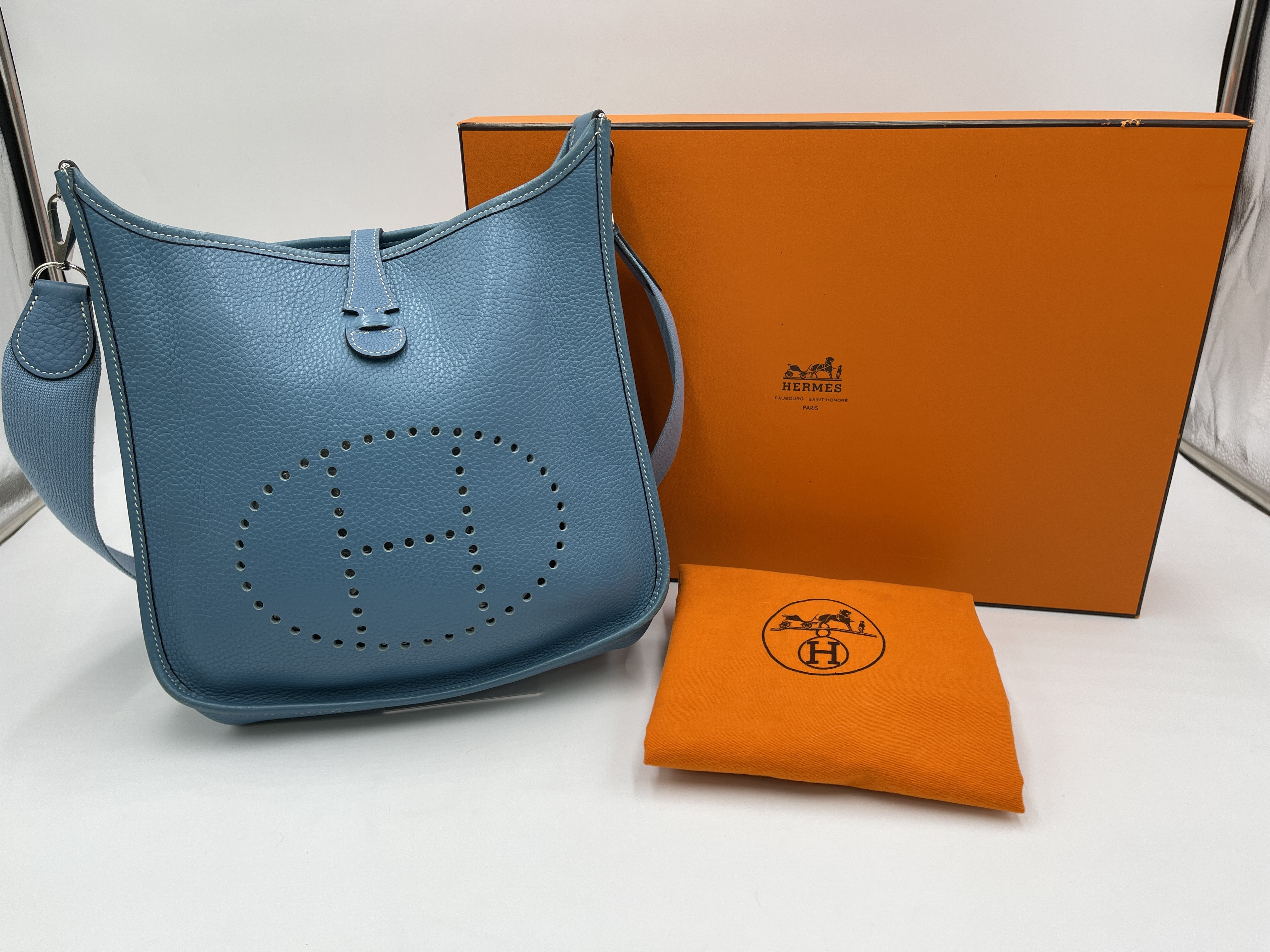 Evelyne PM Taurillon leather, blue tones, silver hardware, H stamp, shoulder bag — view 13