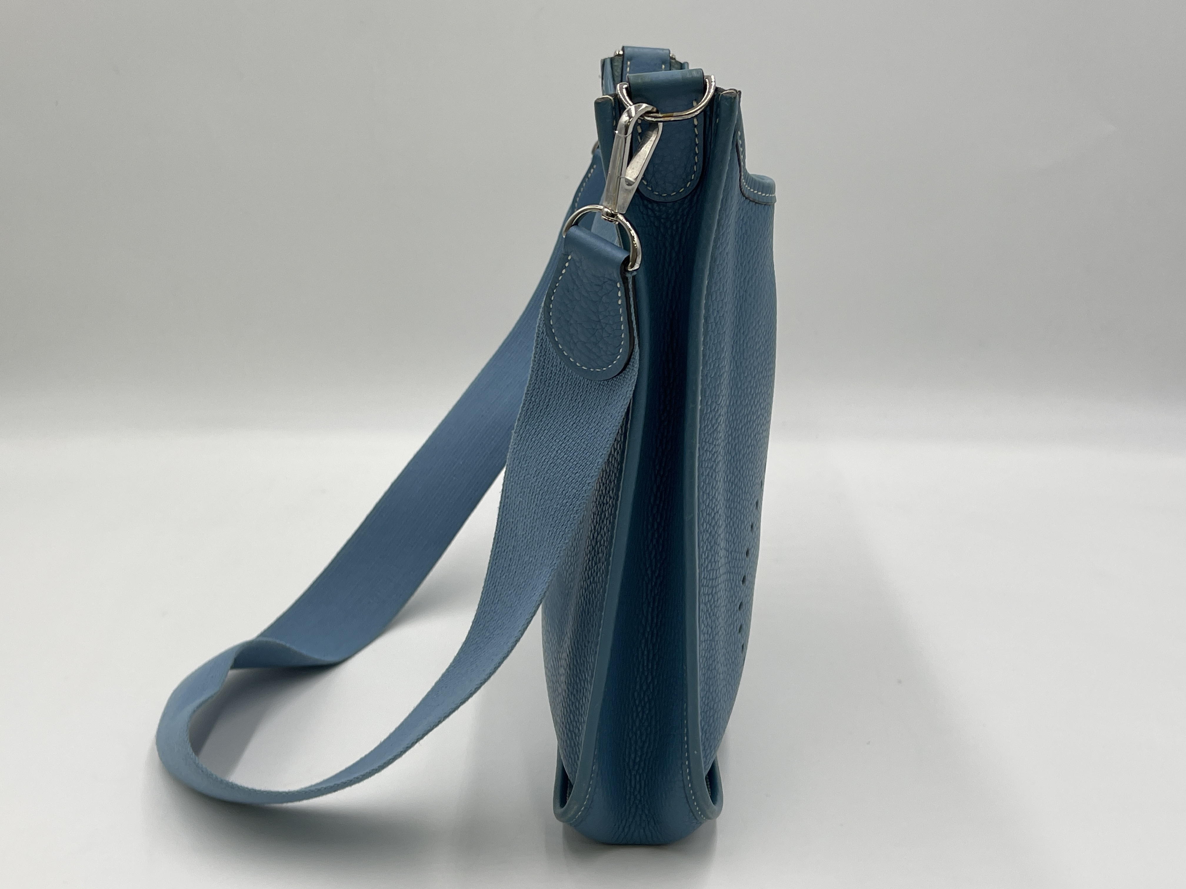 Evelyne PM Taurillon leather, blue tones, silver hardware, H stamp, shoulder bag — view 5