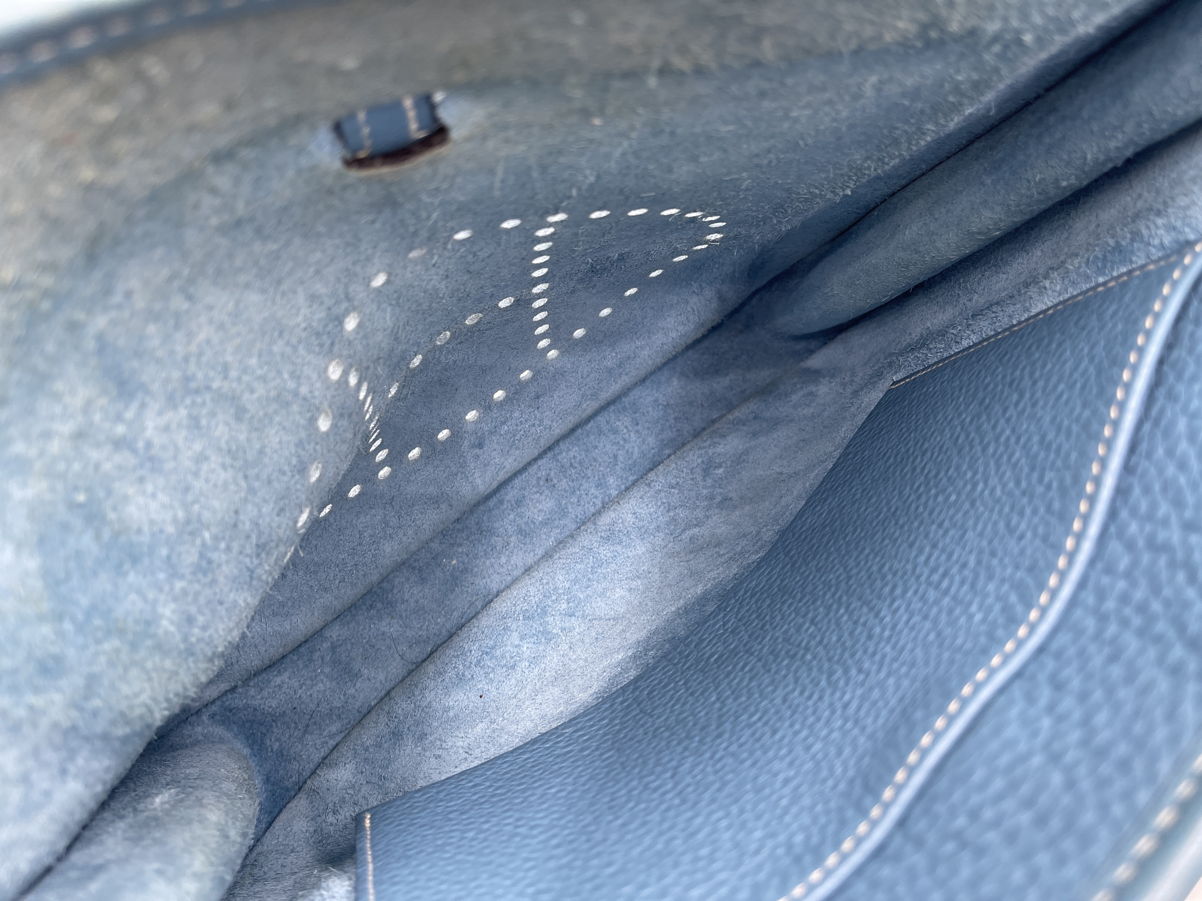 Evelyne PM Taurillon leather, blue tones, silver hardware, H stamp, shoulder bag — view 9