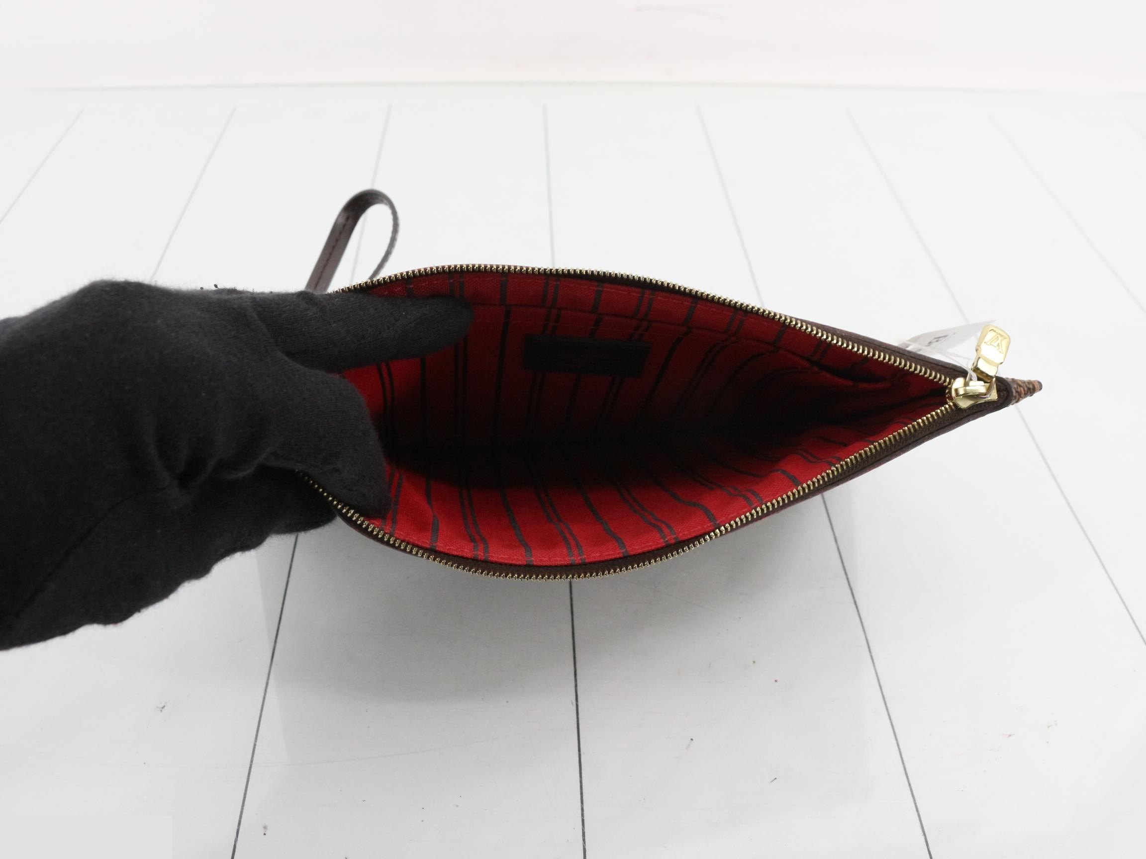 Neverfull MM pouch — view 4
