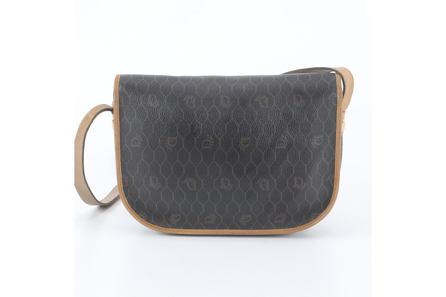 Honeycomb pattern leather shoulder bag — view 3