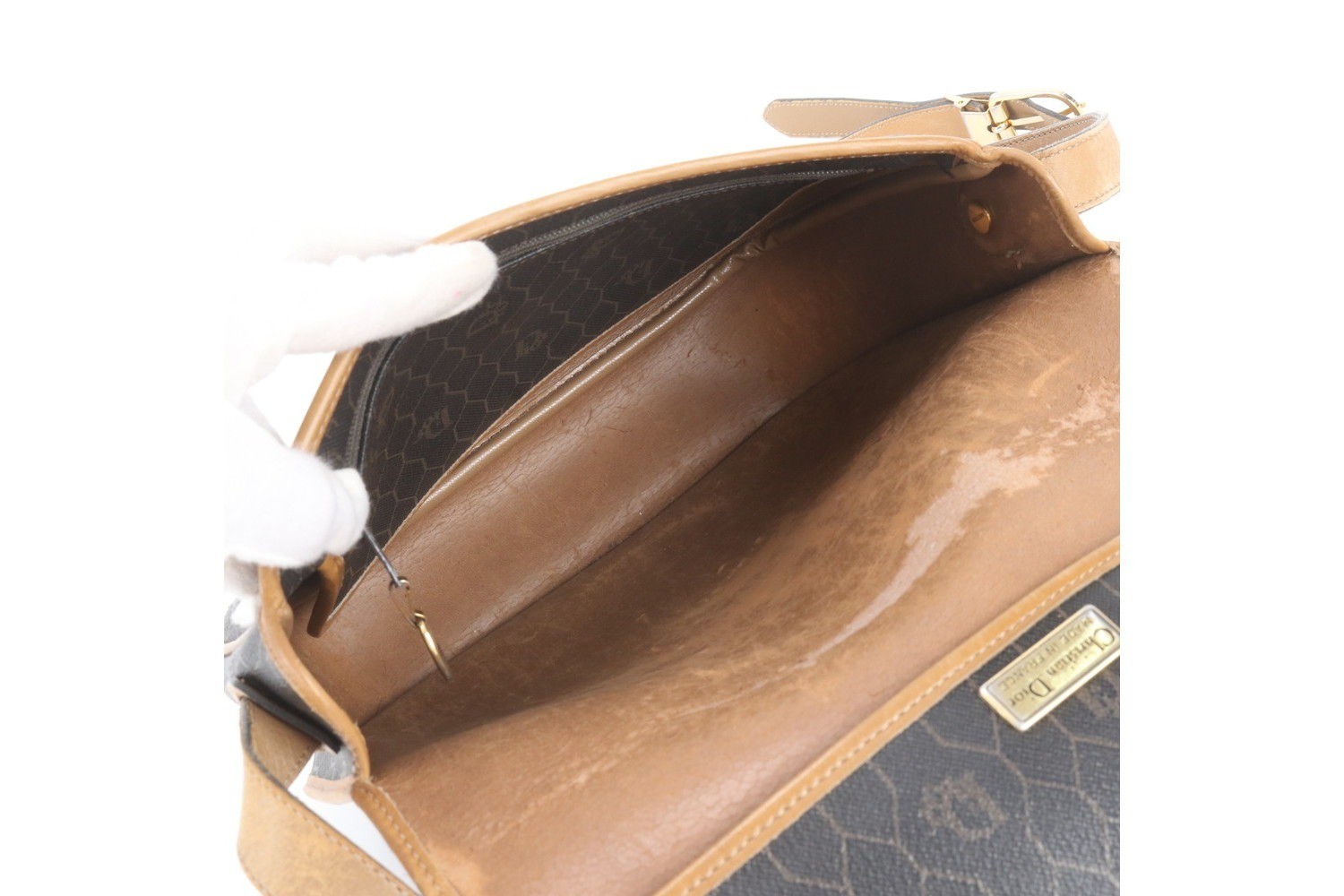 Honeycomb pattern leather shoulder bag — view 7