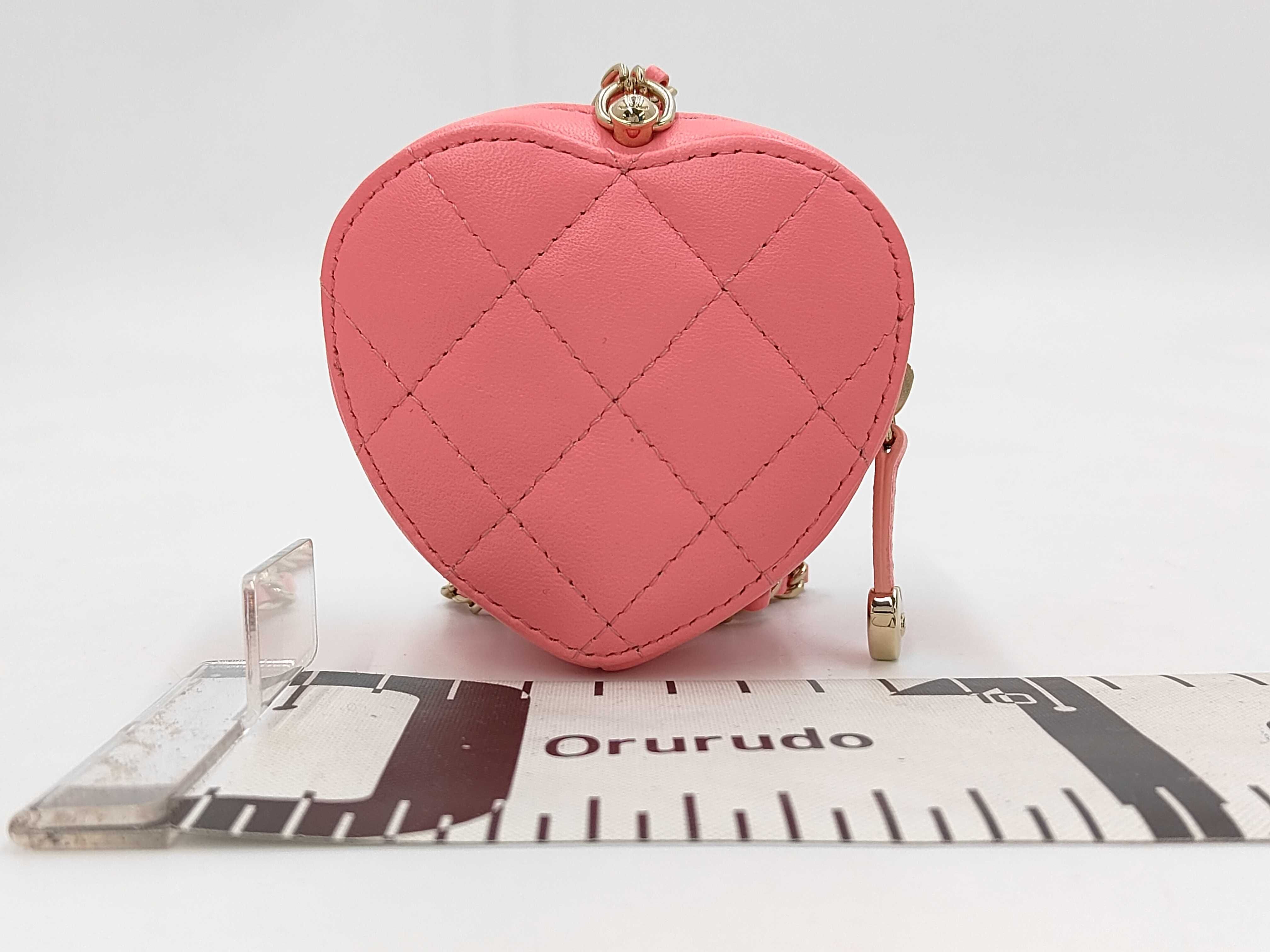 Lambskin Matelasse Heart Shape Lambskin Chain Pouch — view 3
