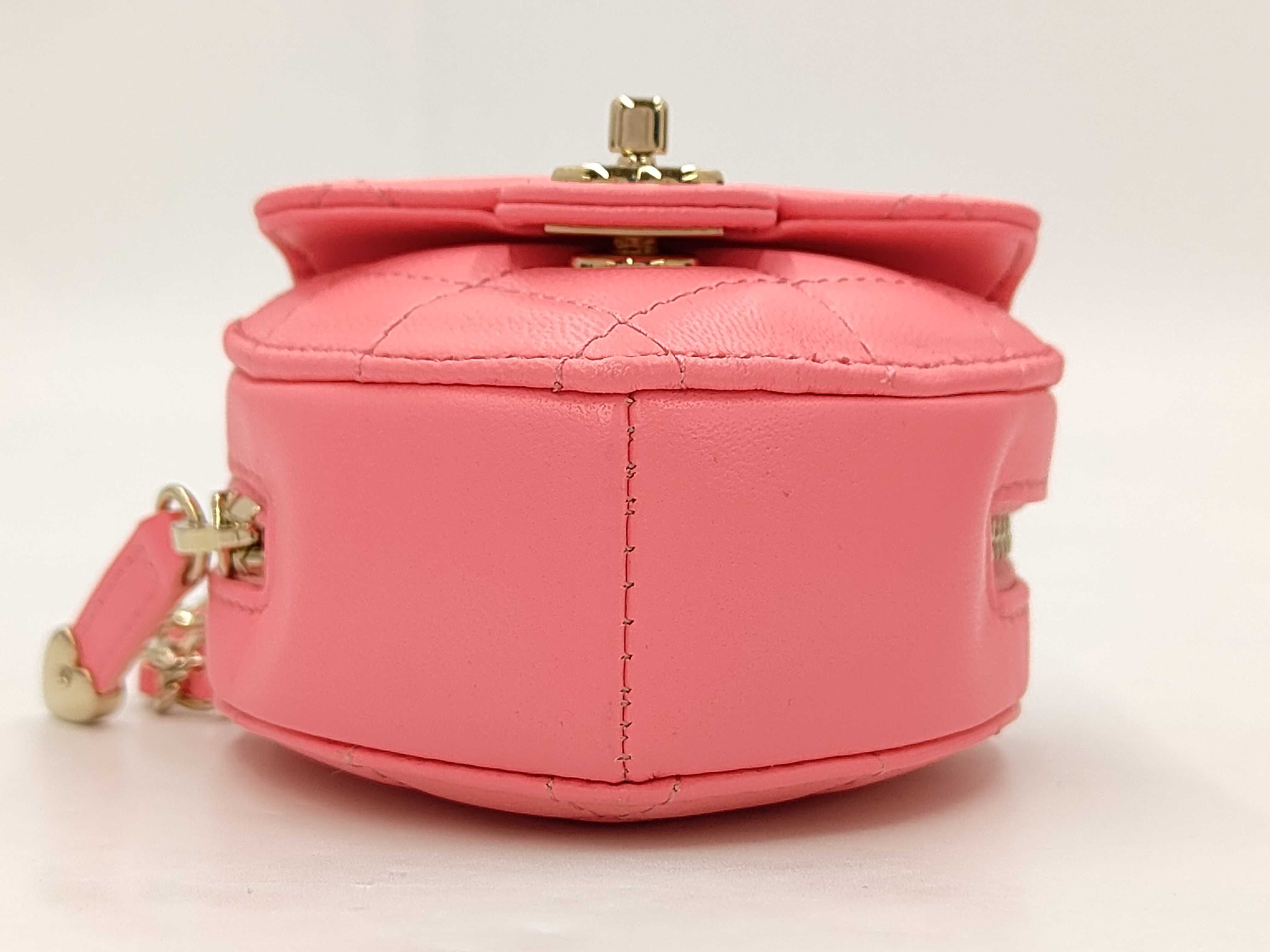 Lambskin Matelasse Heart Shape Lambskin Chain Pouch — view 4
