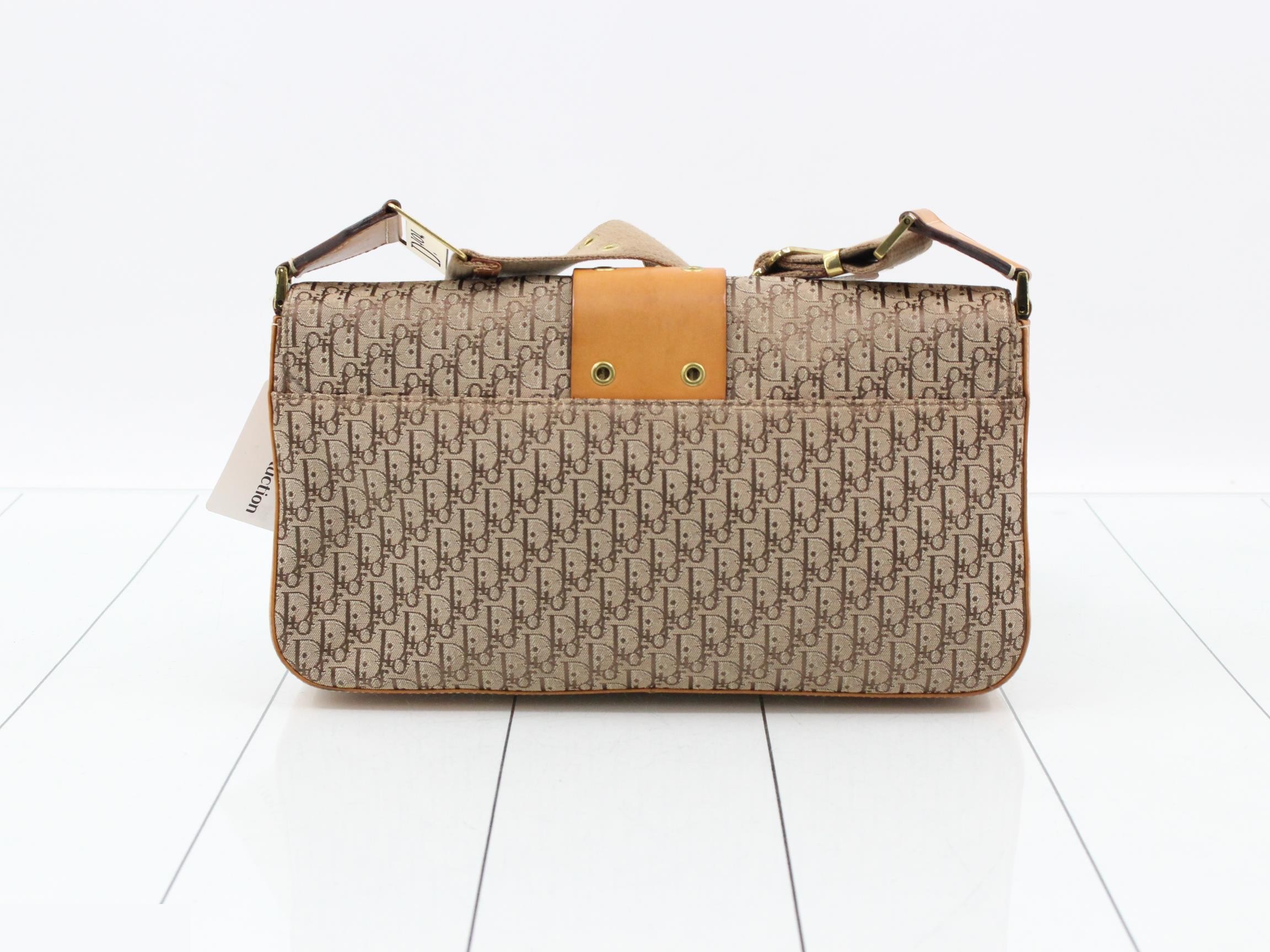 Street Trotter (Bag) - Shoulder Bag — view 2