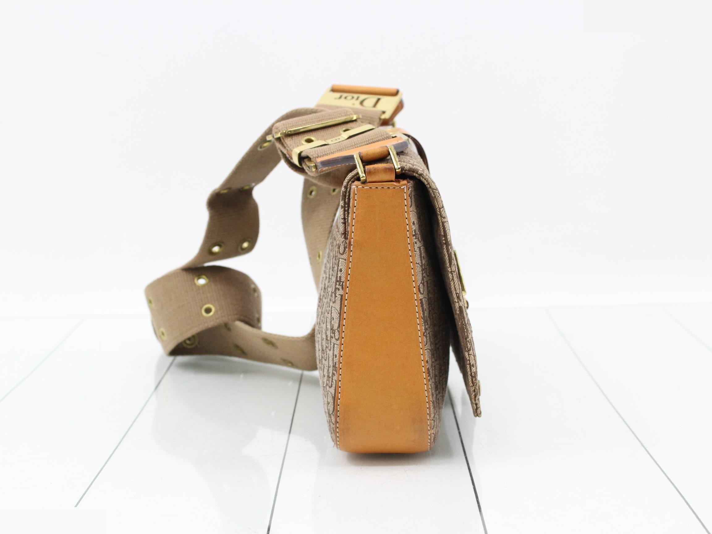 Street Trotter (Bag) - Shoulder Bag — view 4