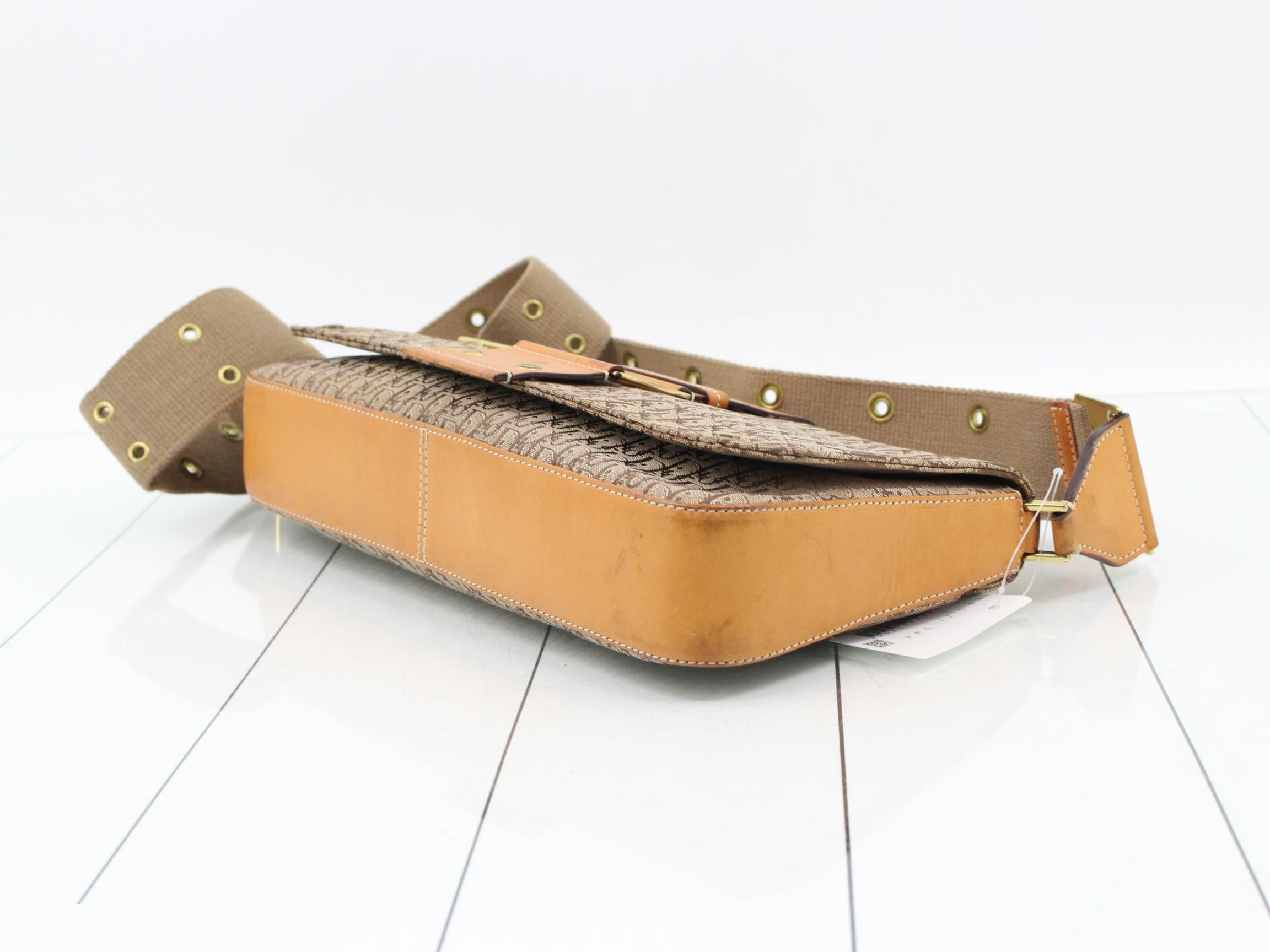 Street Trotter (Bag) - Shoulder Bag — view 6