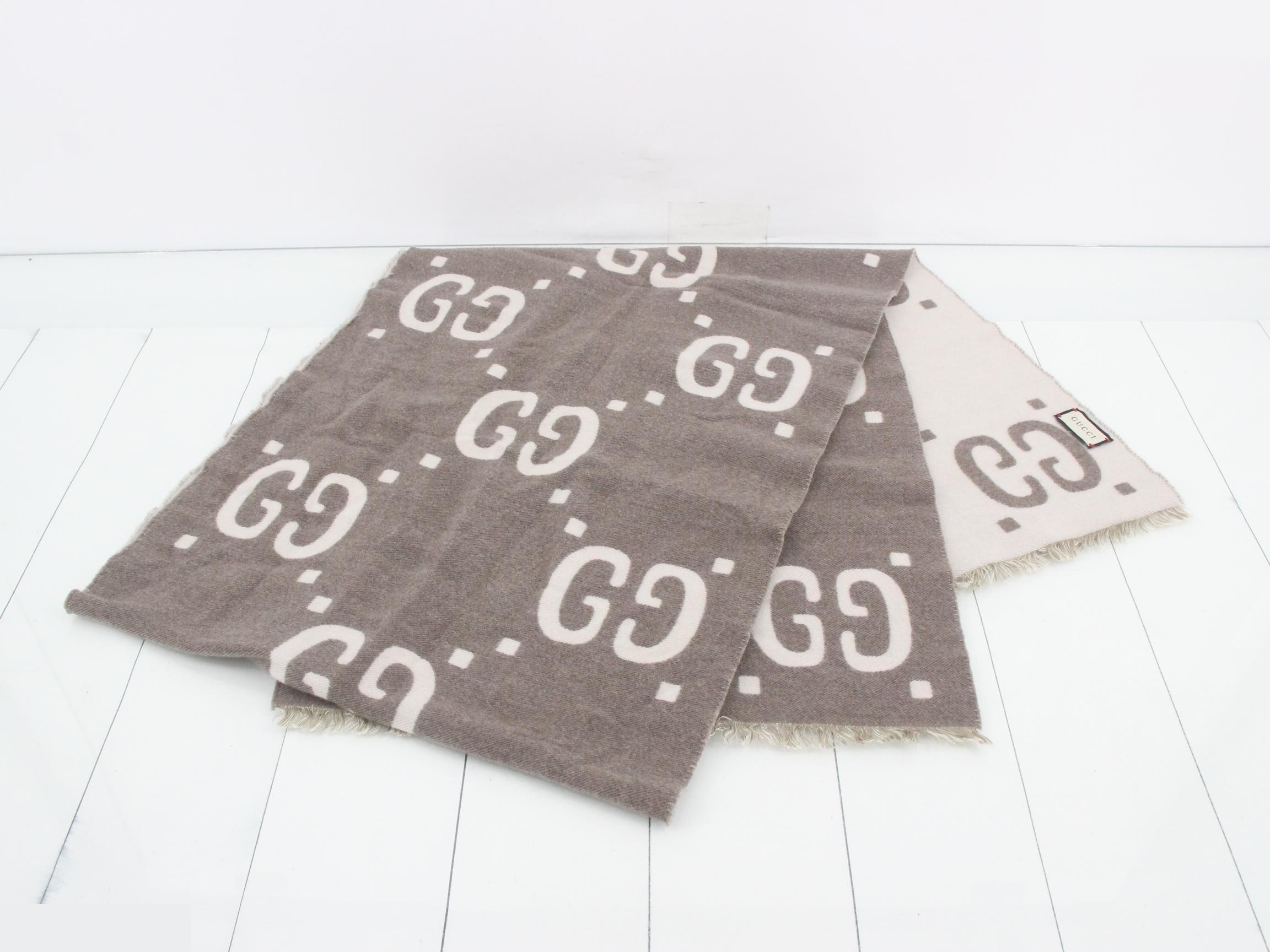 scarf — view 3