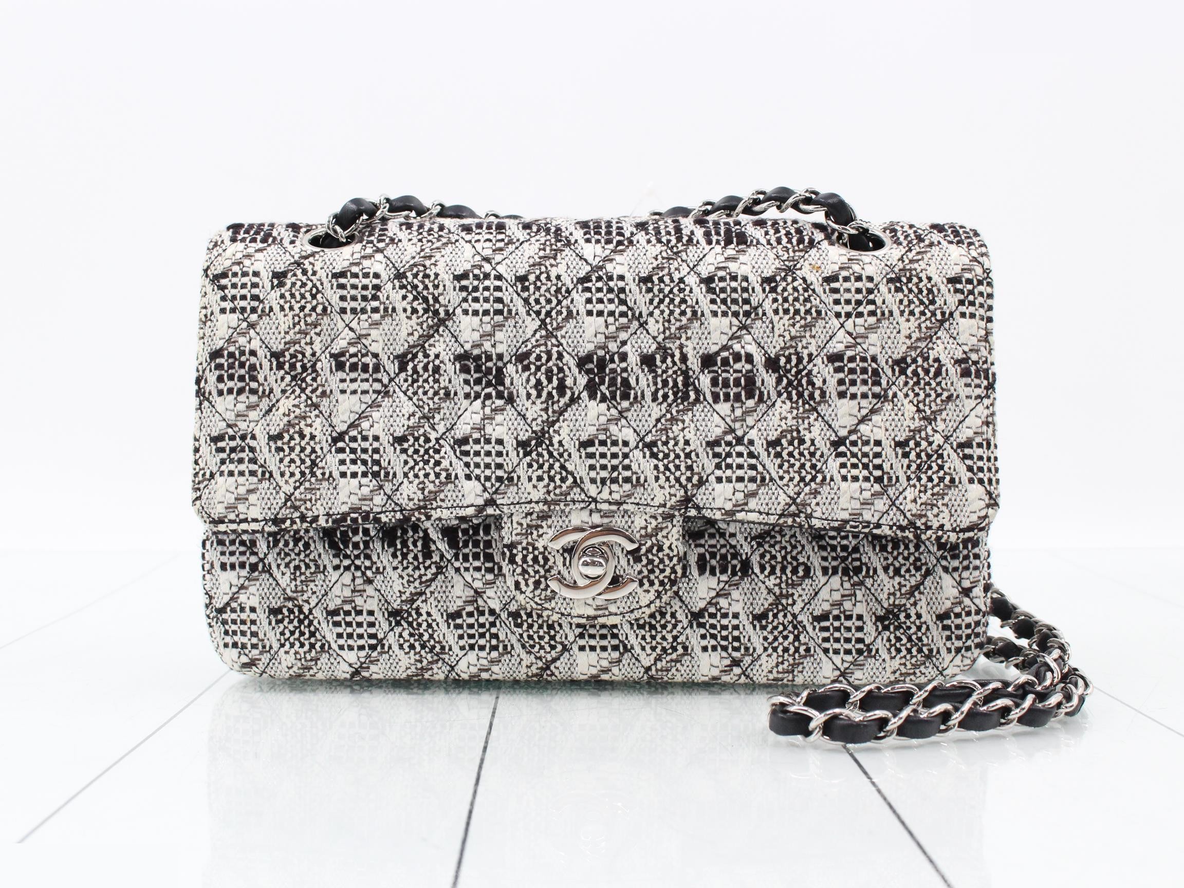 Matelassé 25 Tweed Turnlock Double Flap Double Chain Shoulder Bag