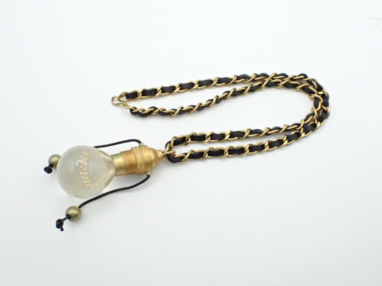 Light bulb motif necklace/pendant — view 3