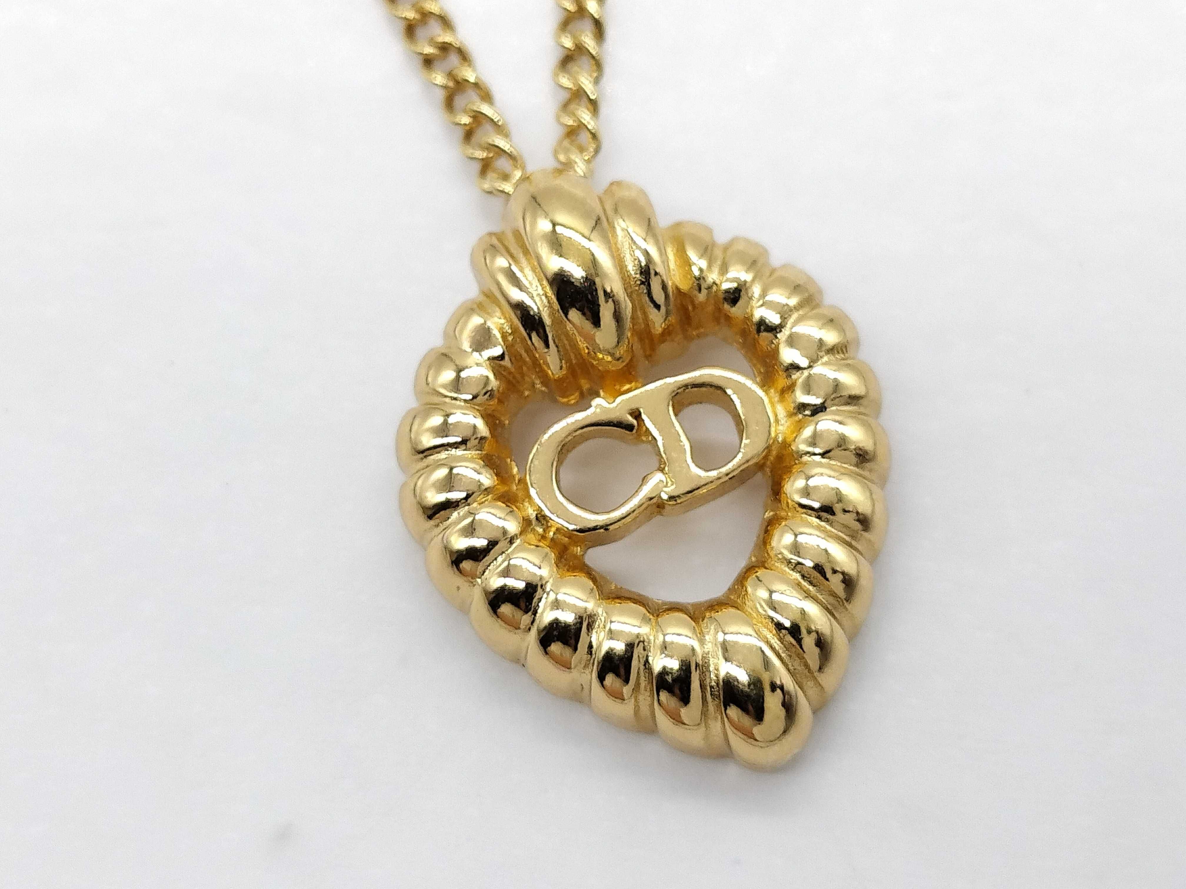 necklace — view 2