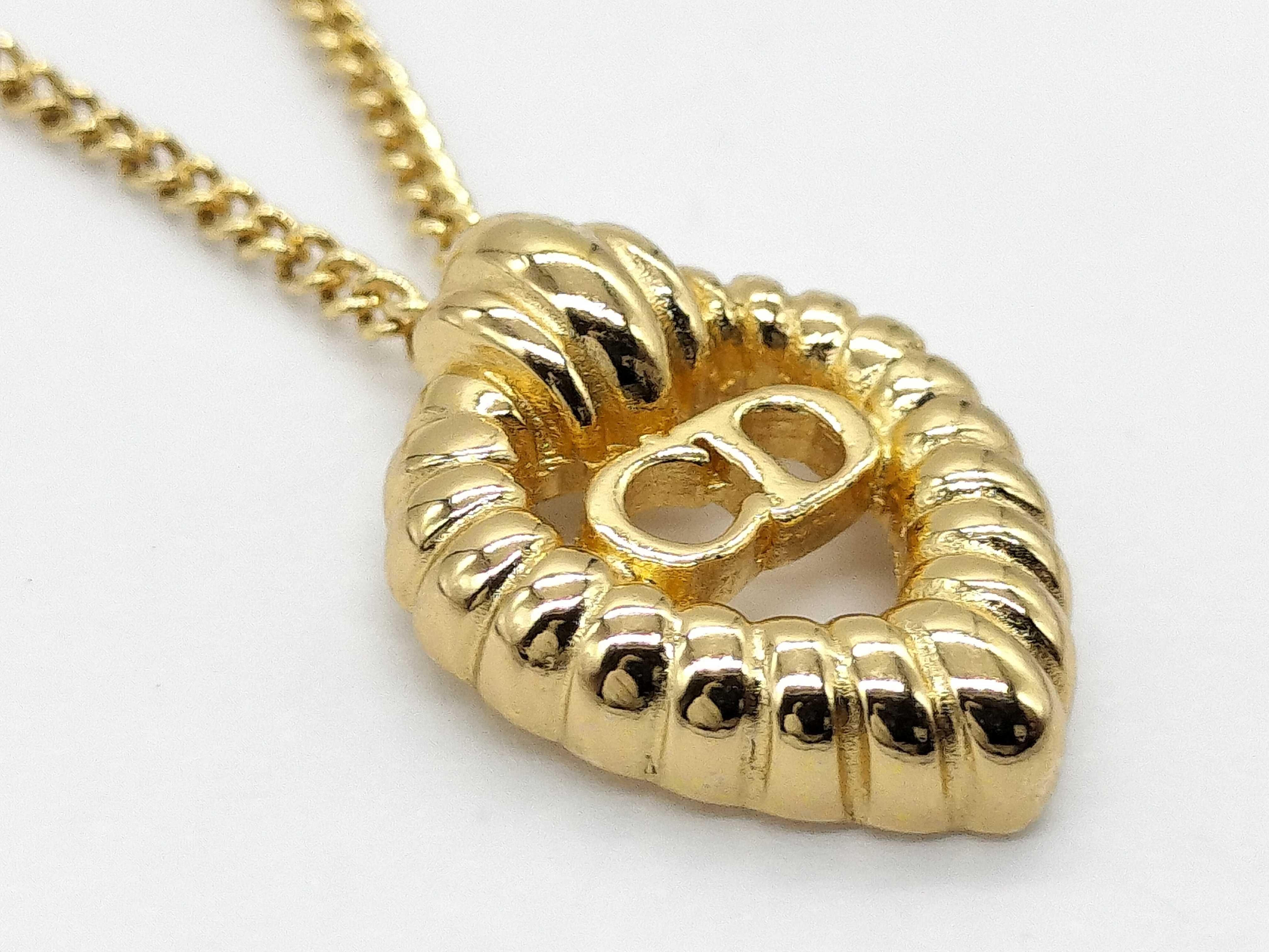 necklace — view 3