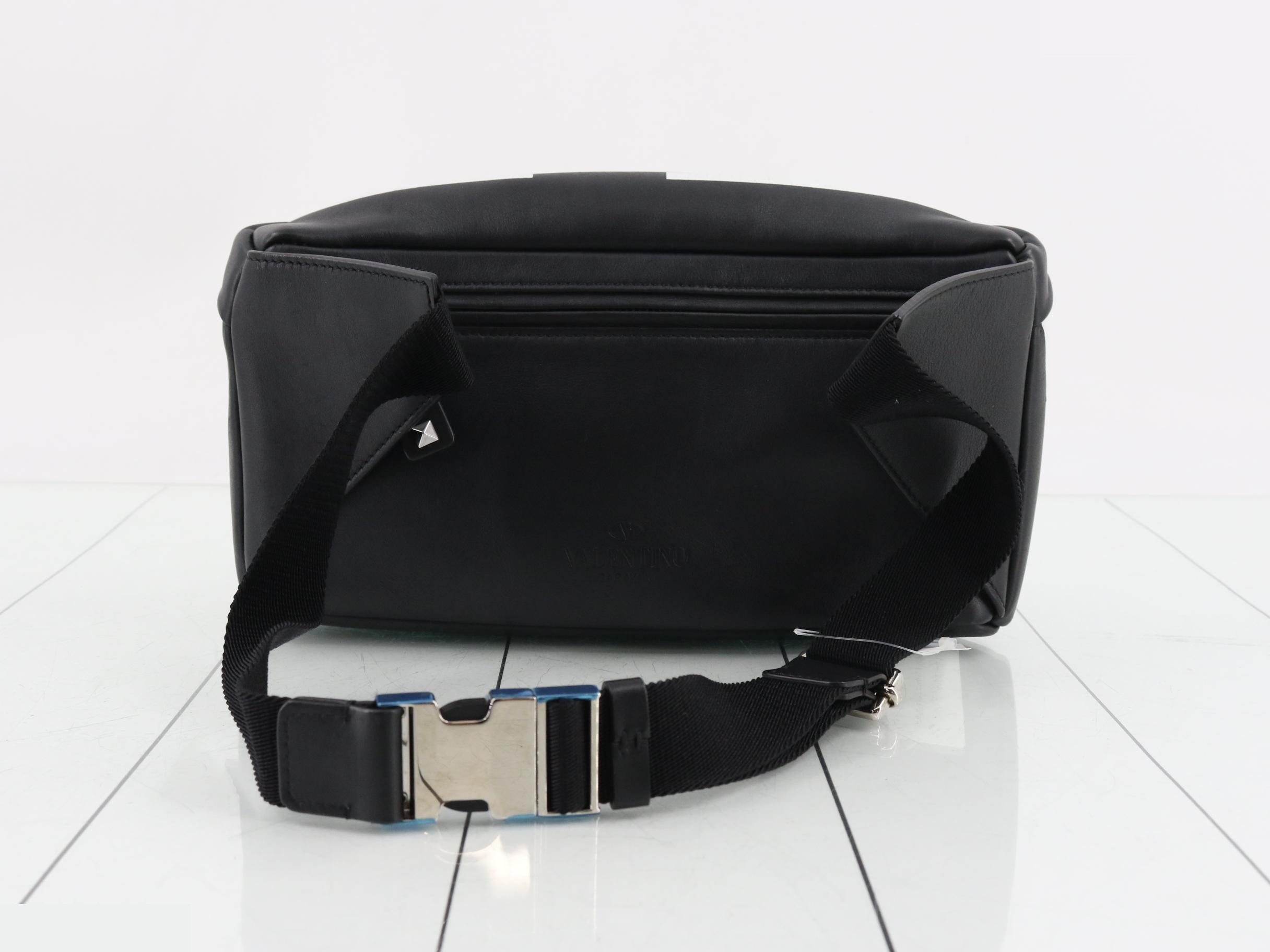 Giant V Logo Leather Body Bag, Black — view 2