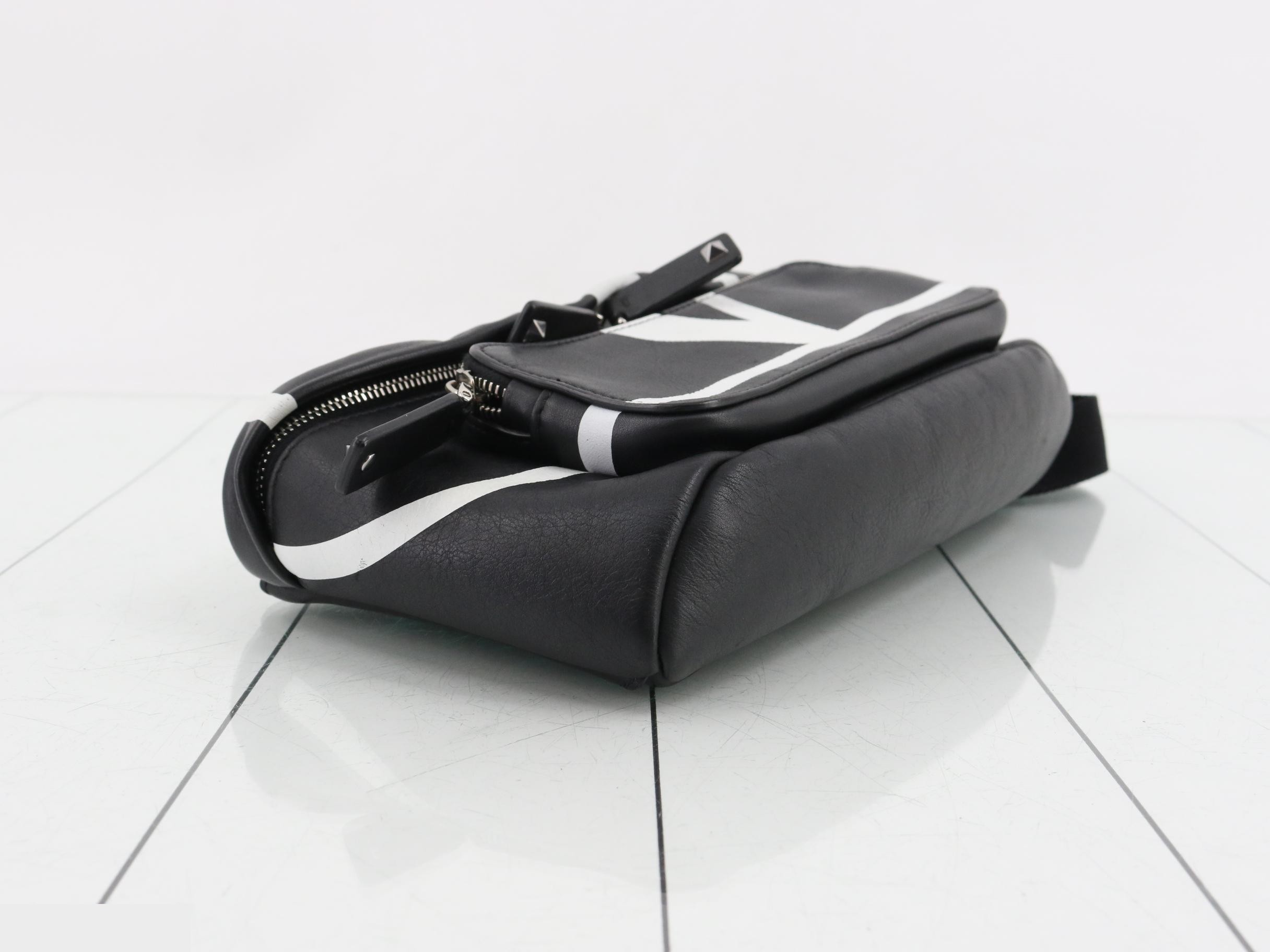 Giant V Logo Leather Body Bag, Black — view 5