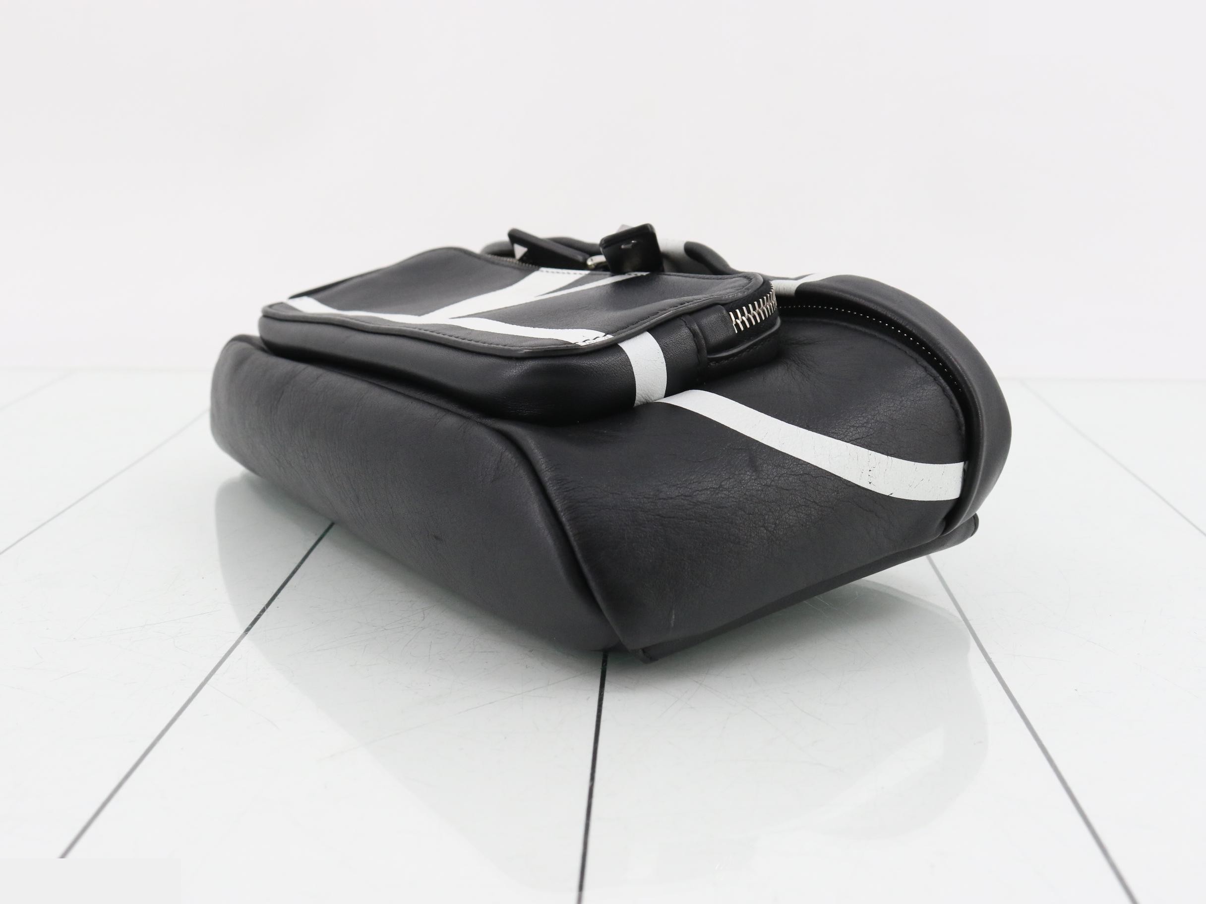 Giant V Logo Leather Body Bag, Black — view 6