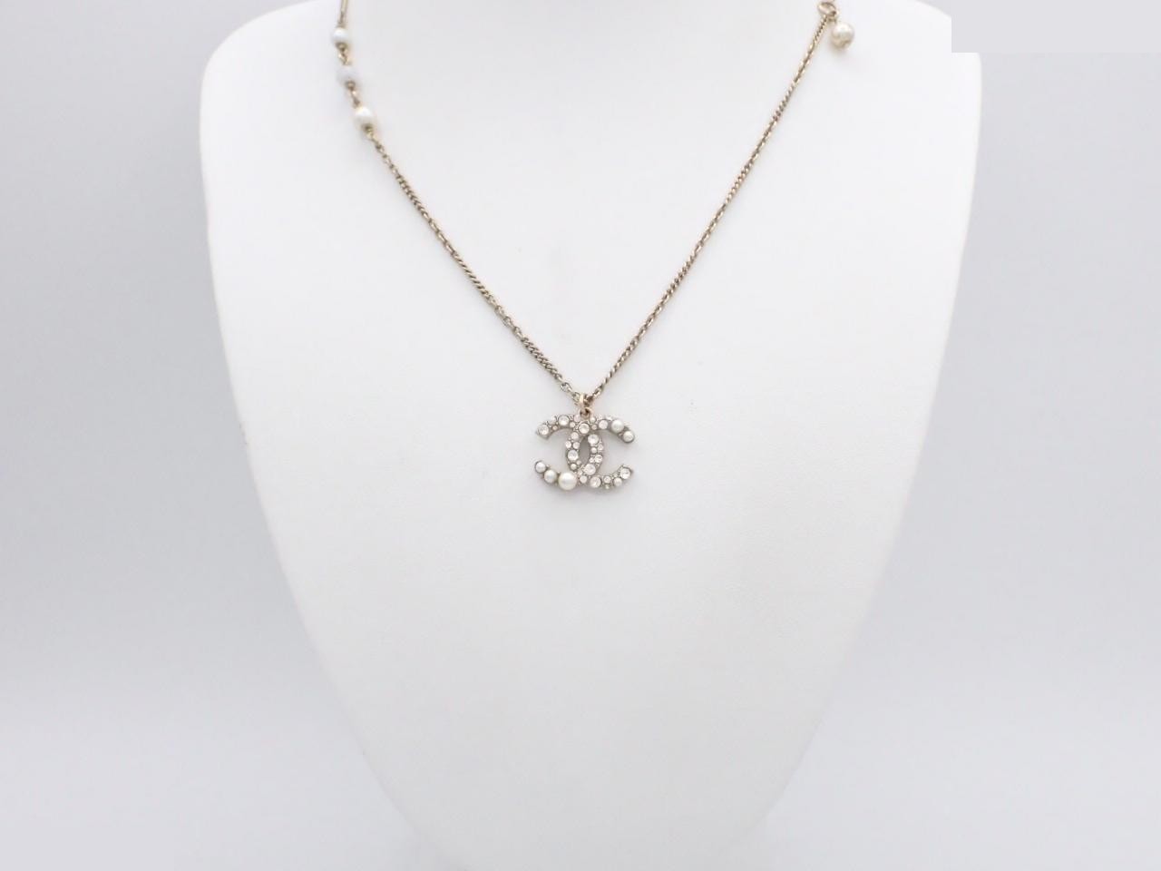 Necklace with Coco Mark design, gold, stone, pearl, chain approximately 60cm long.
