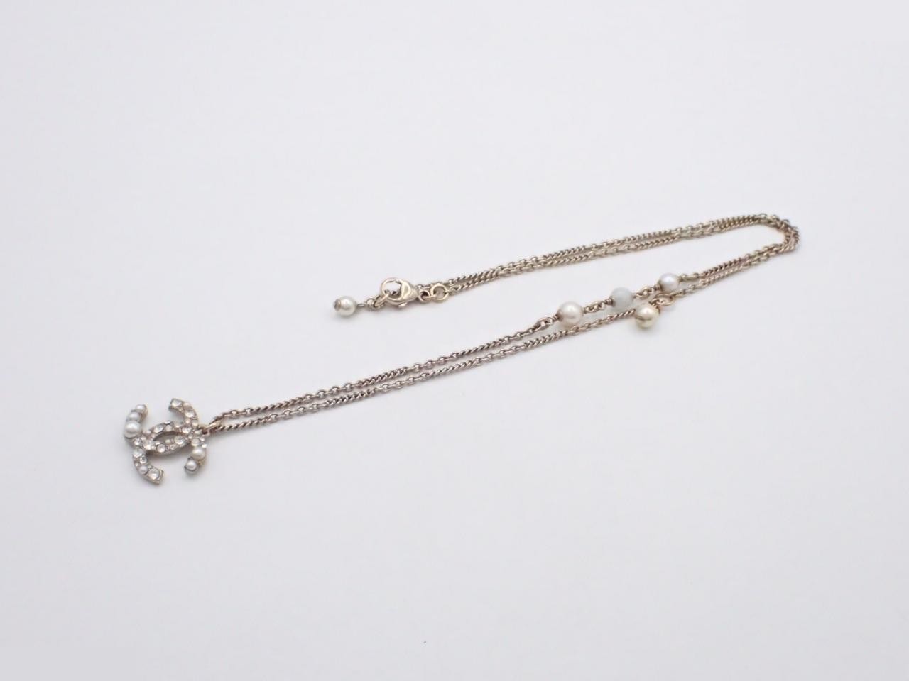 Necklace with Coco Mark design, gold, stone, pearl, chain approximately 60cm long. — view 3