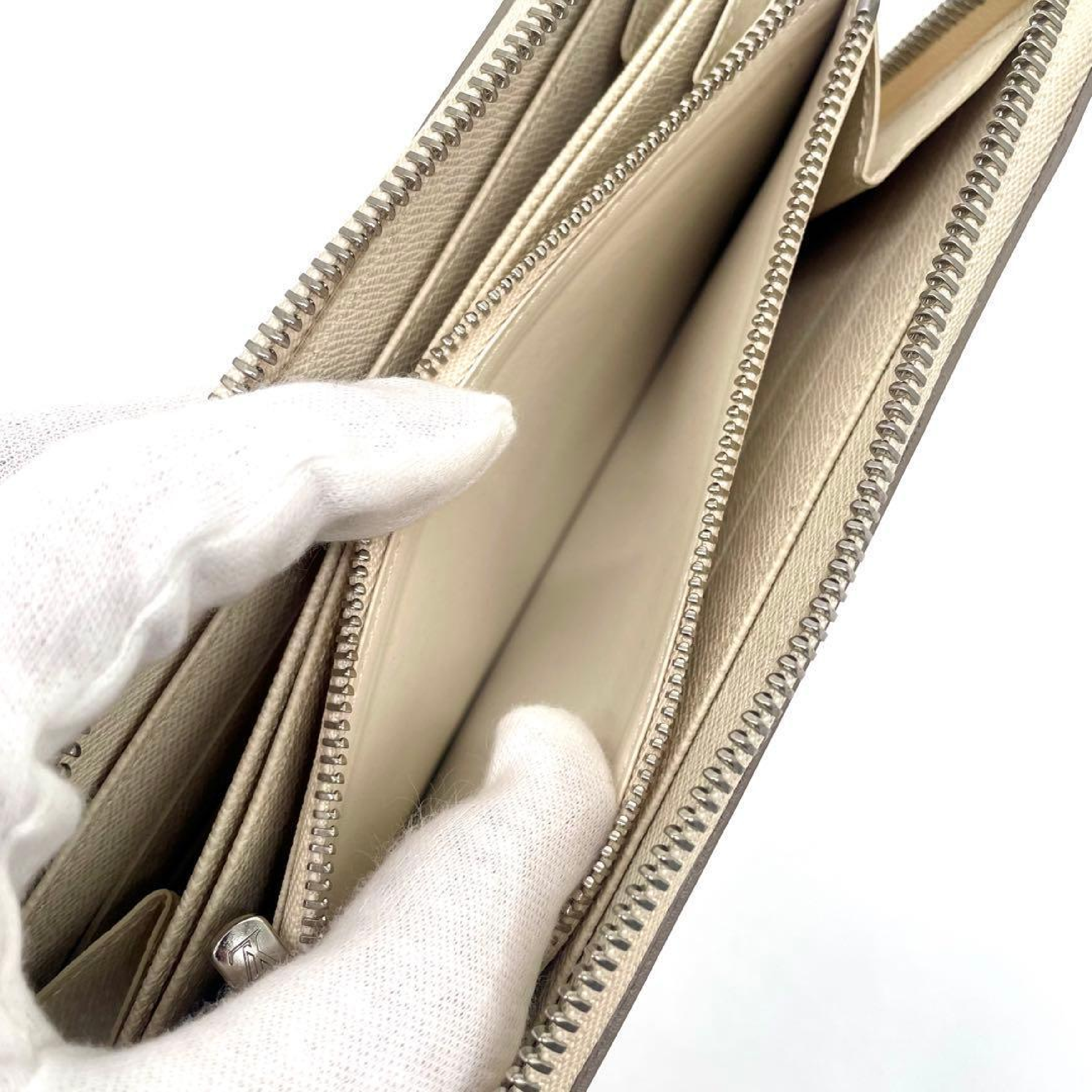 Epi Zippy Wallet Long Wallet White Wallet — view 6