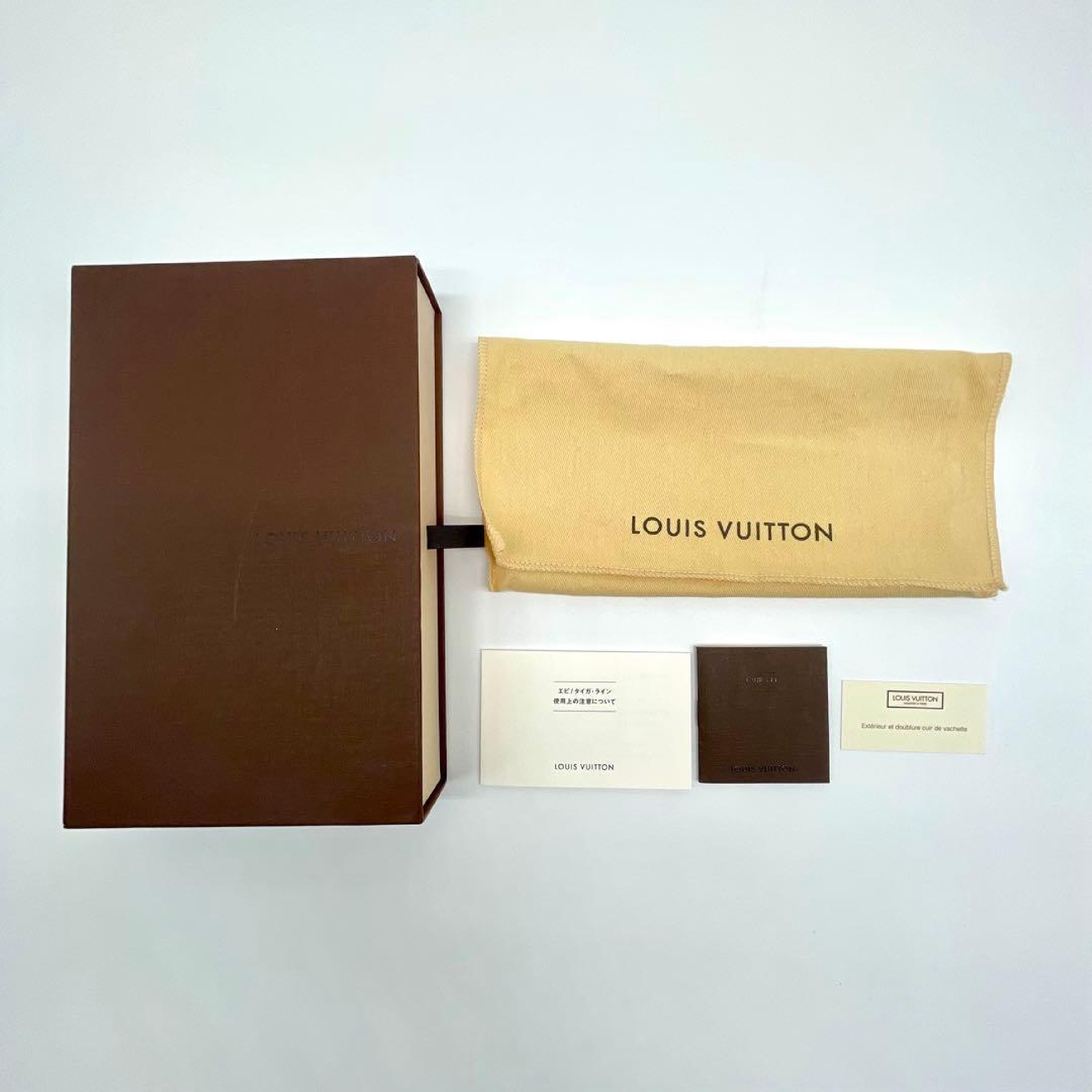 Epi Zippy Wallet Long Wallet White Wallet — view 9