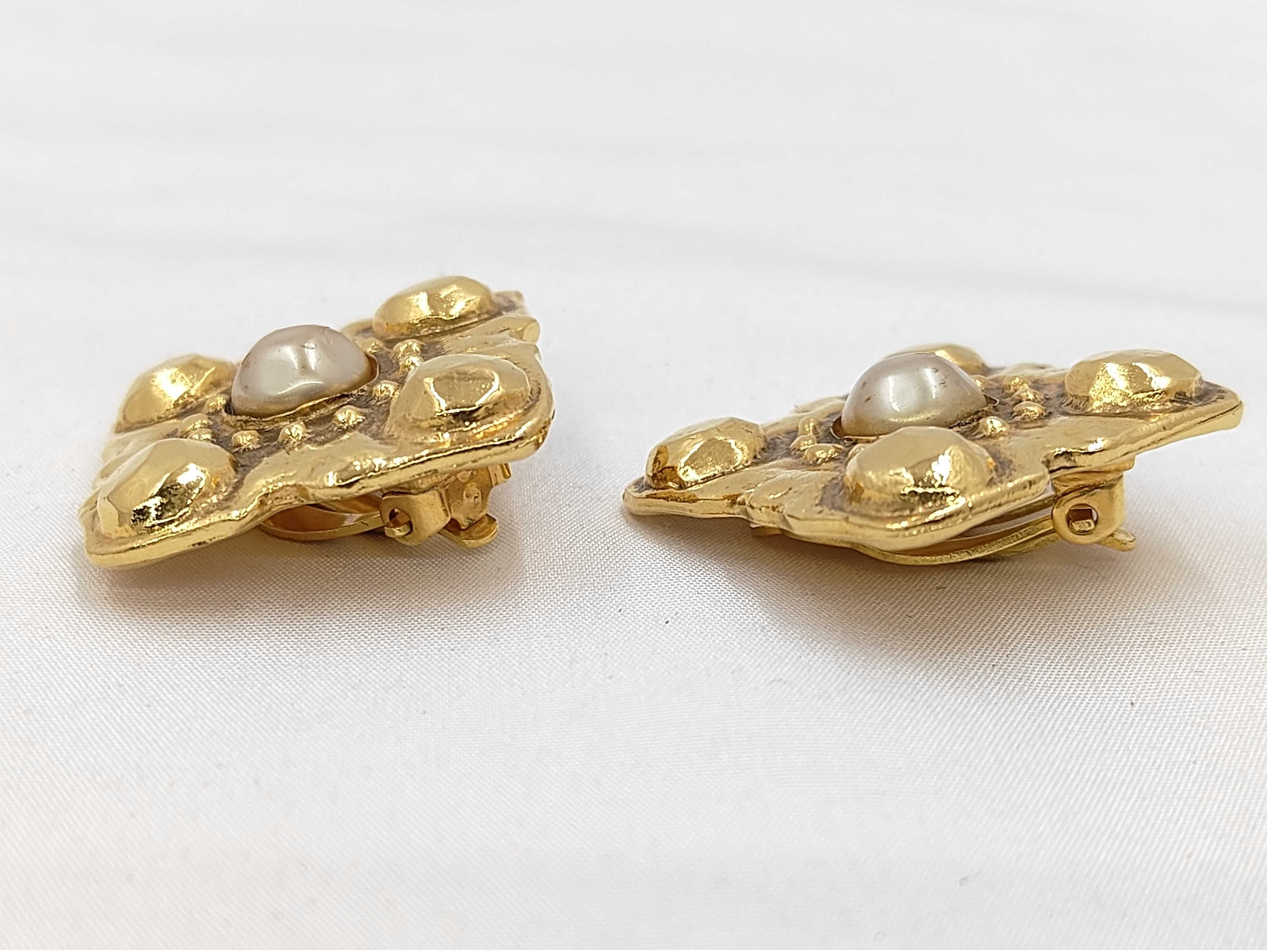 gold diamond vintage earrings — view 3