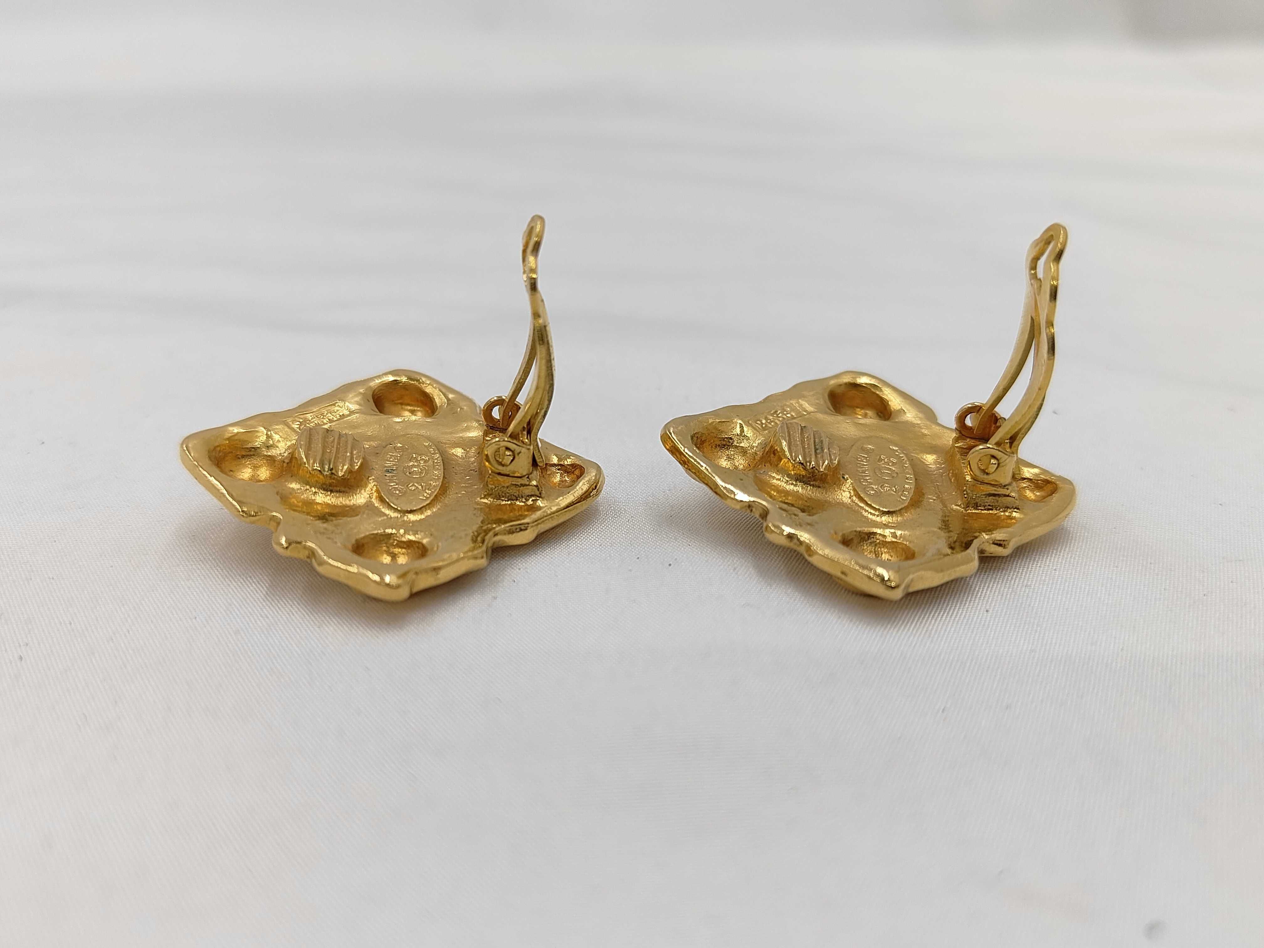 gold diamond vintage earrings — view 4